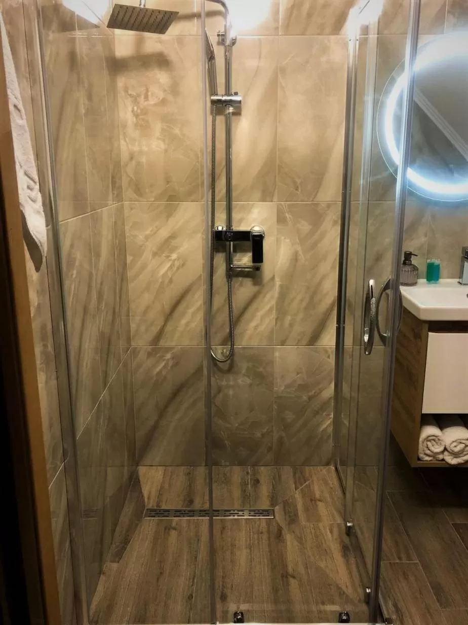 Shower in Eduard Hotel