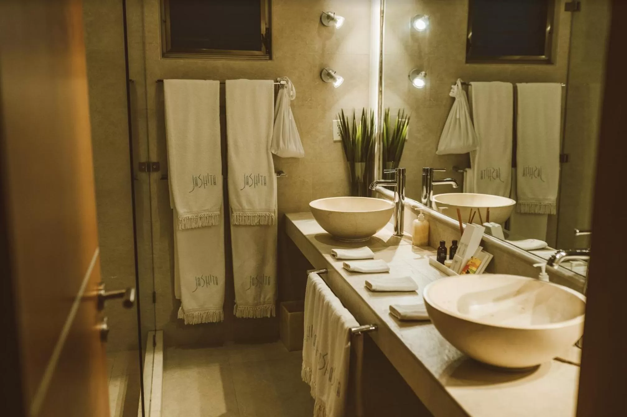 Bathroom in Jashita Hotel