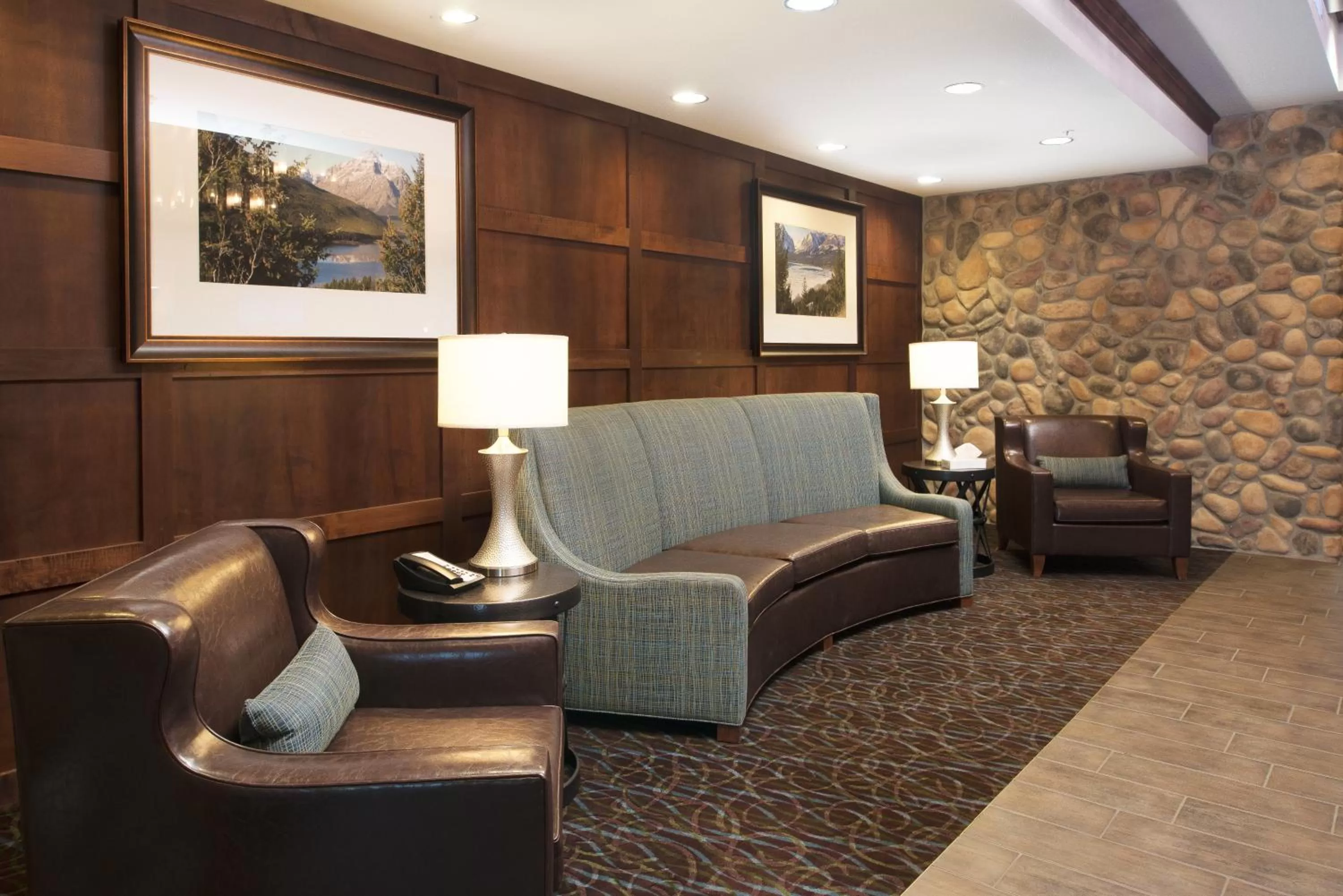 Lobby or reception in Glacier Peaks Hotel