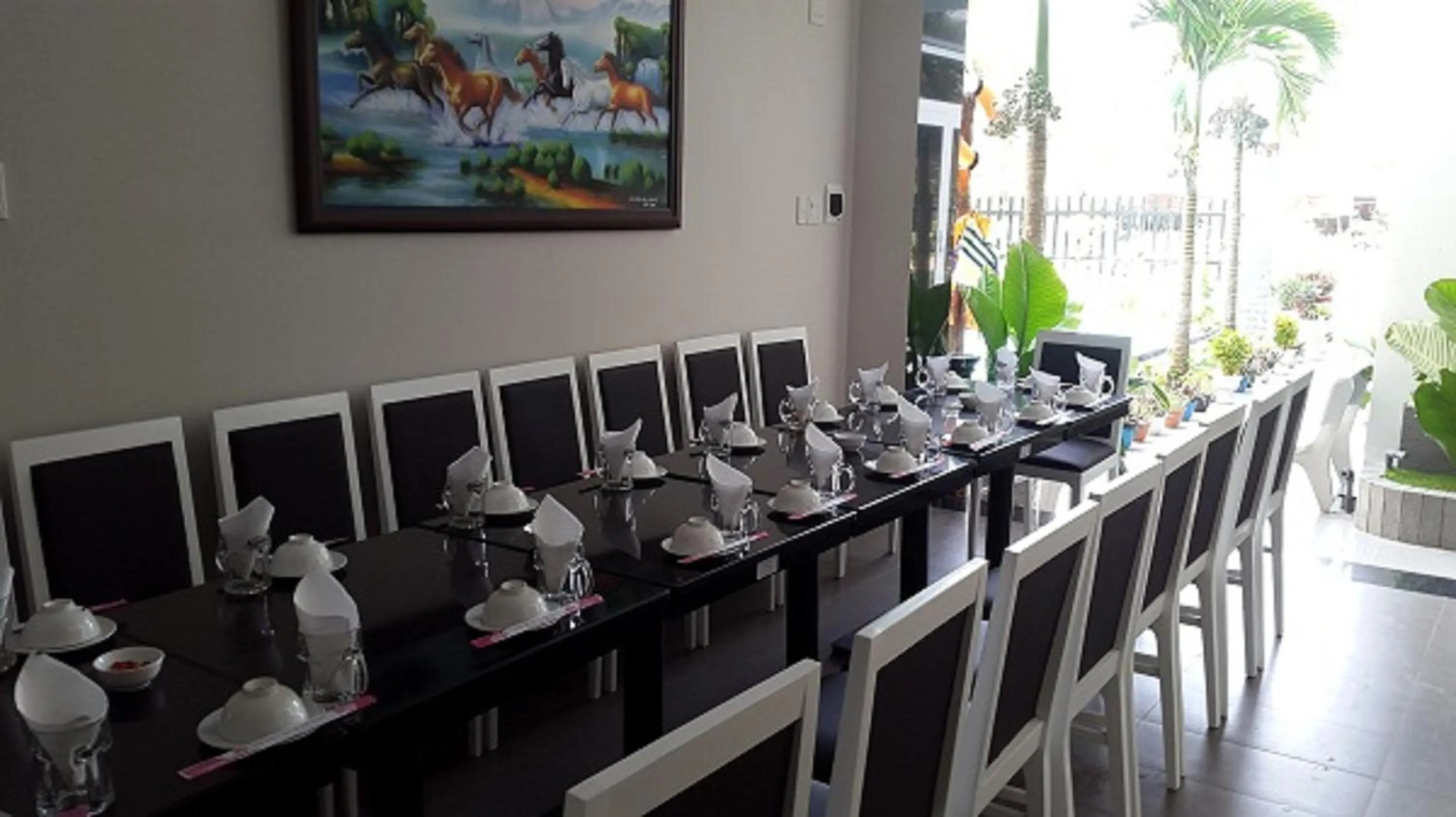 Restaurant/places to eat in Muine Sports Hotel