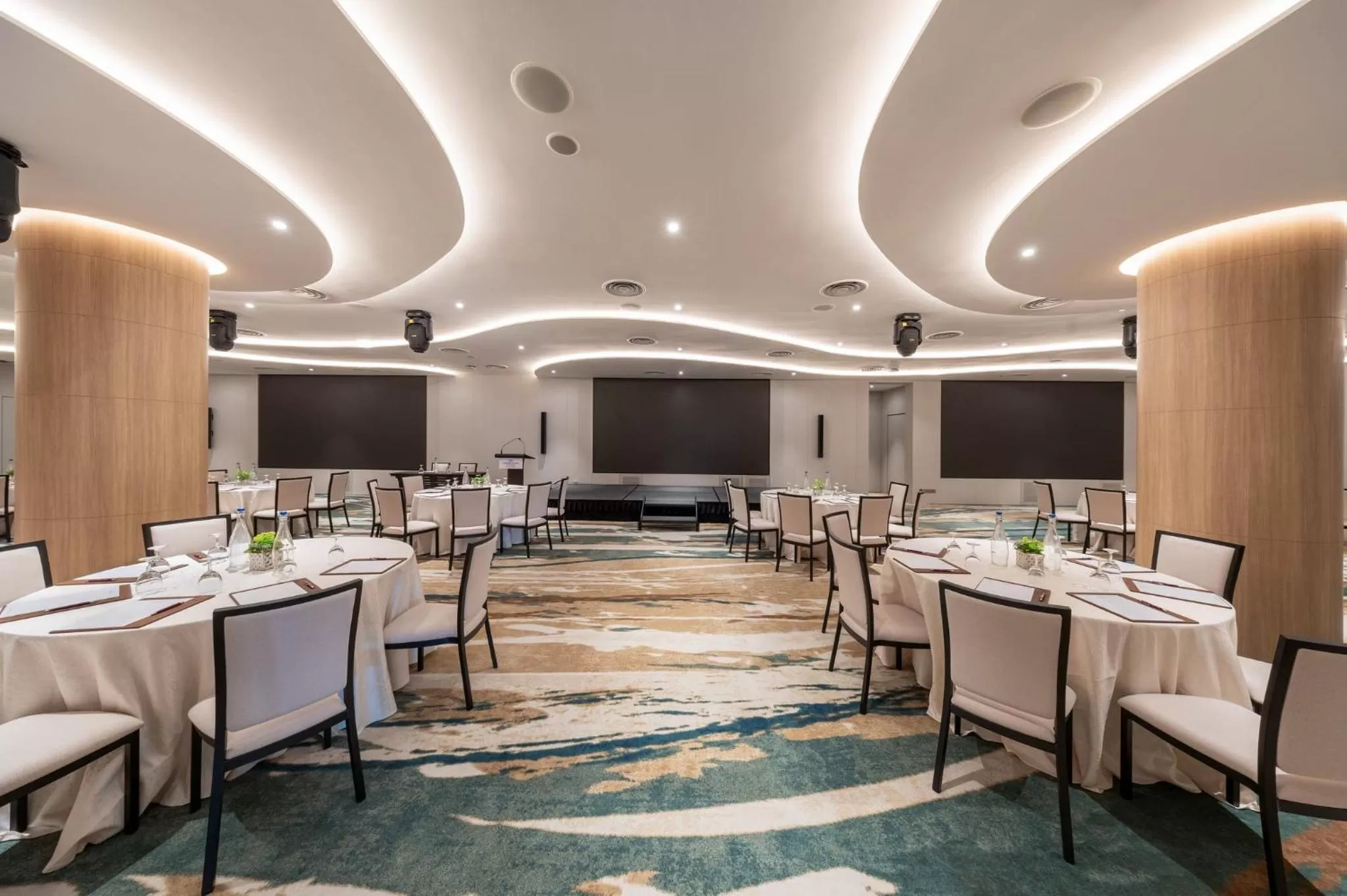 Meeting/conference room in Crowne Plaza Changi Airport by IHG