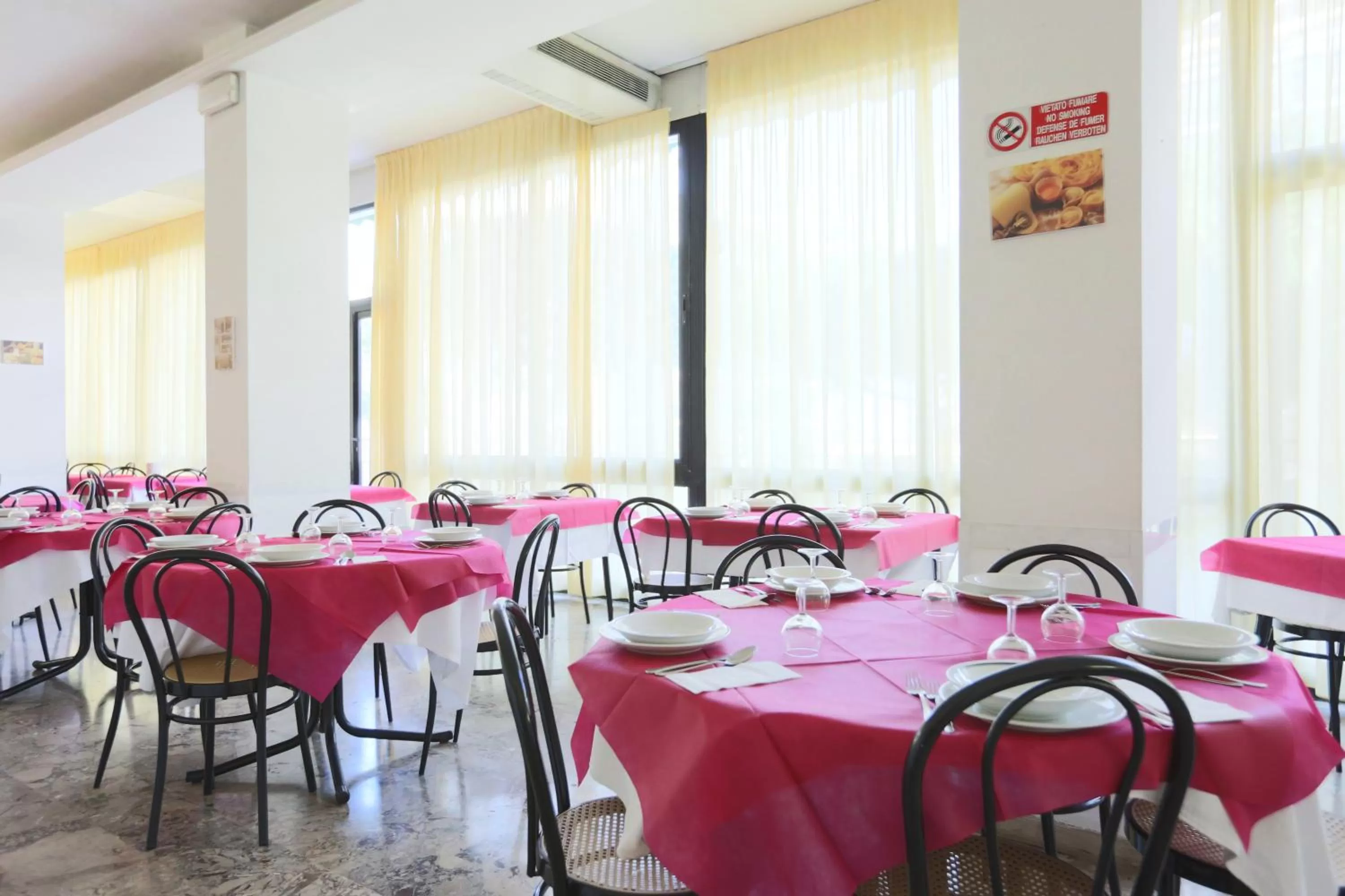 Restaurant/places to eat in Hotel Europa