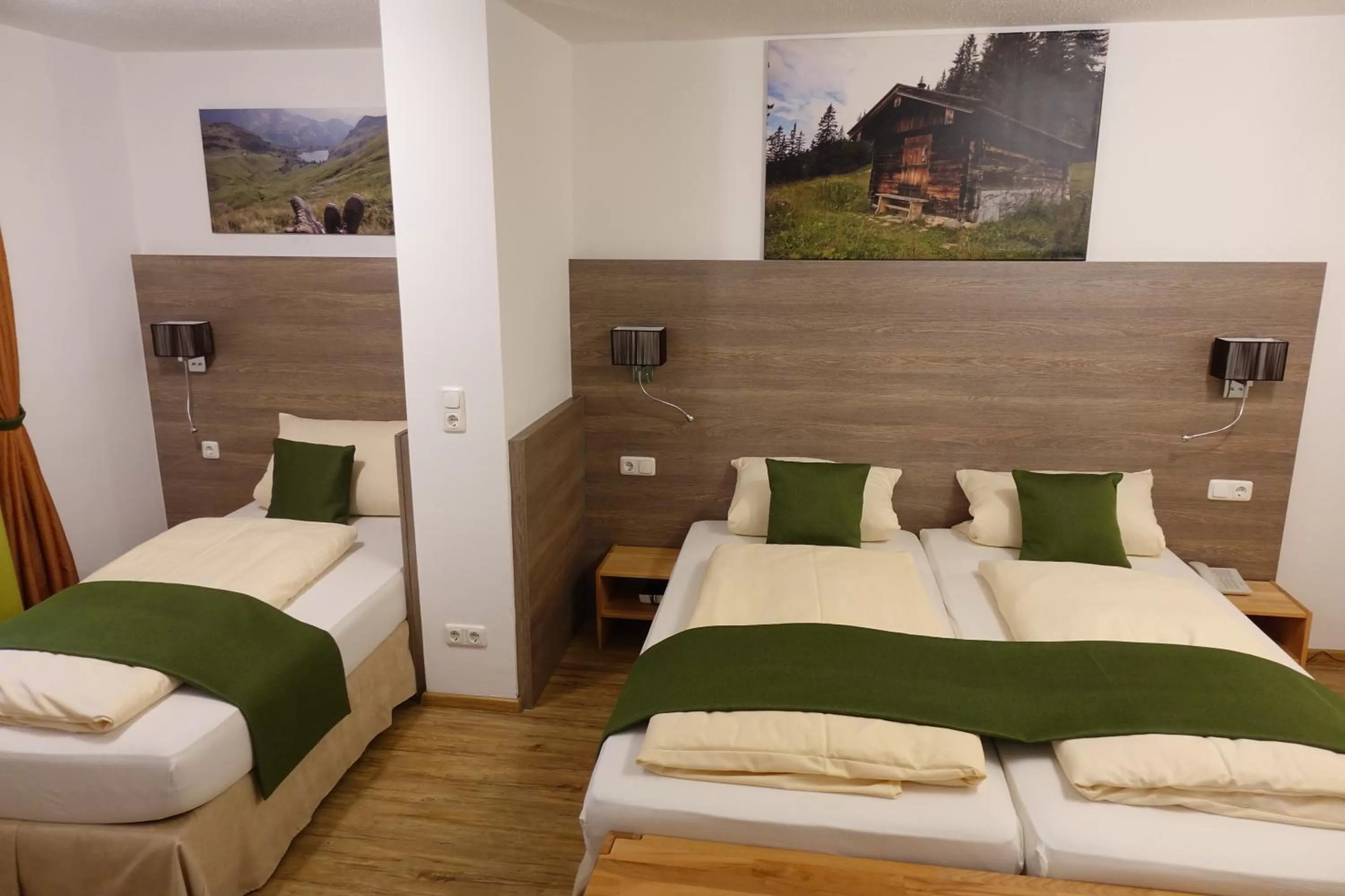 Photo of the whole room, Bed in Altstadthotel "Zum Hechten"