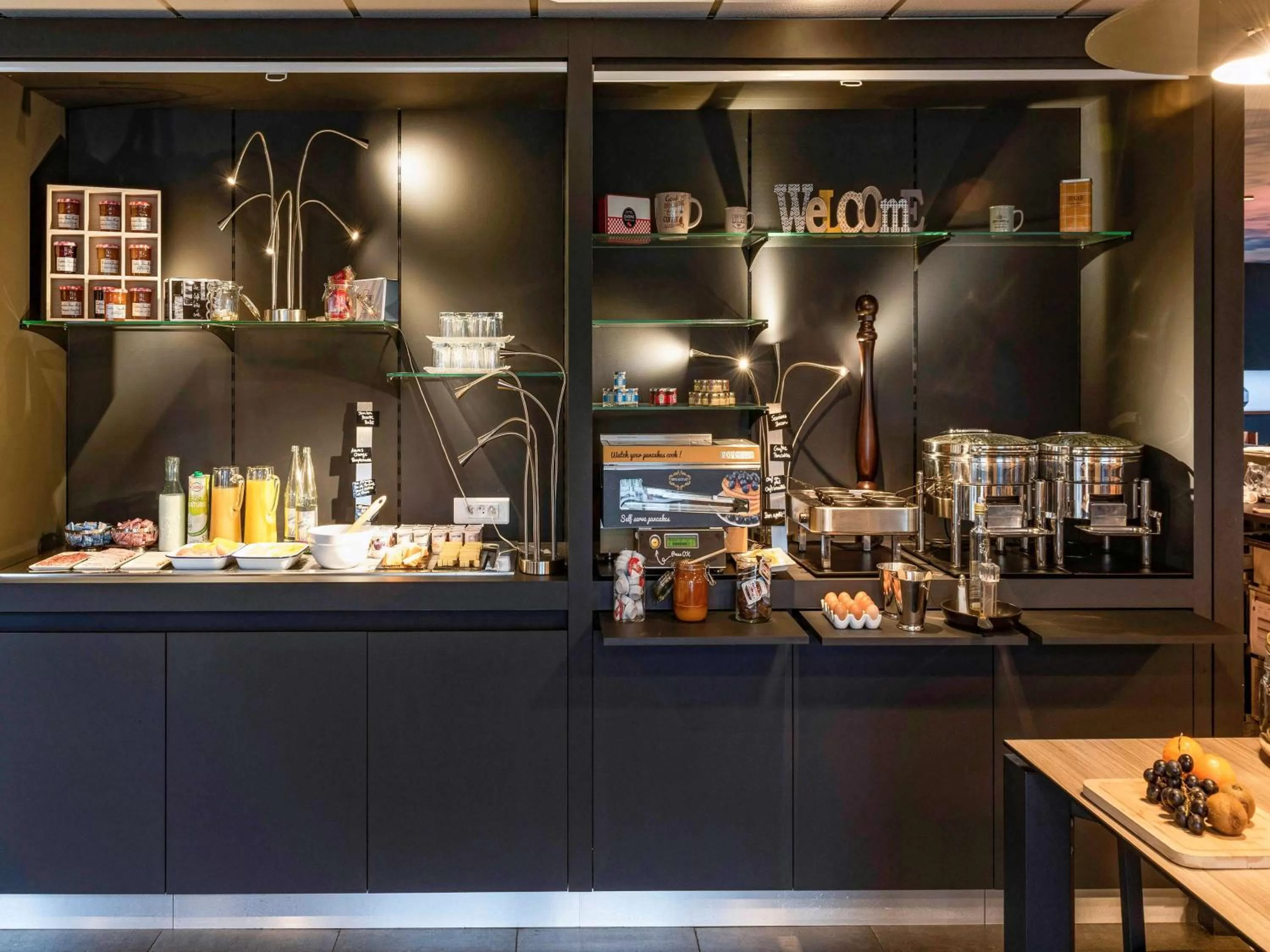 Restaurant/places to eat in Hôtel Novotel Valenciennes