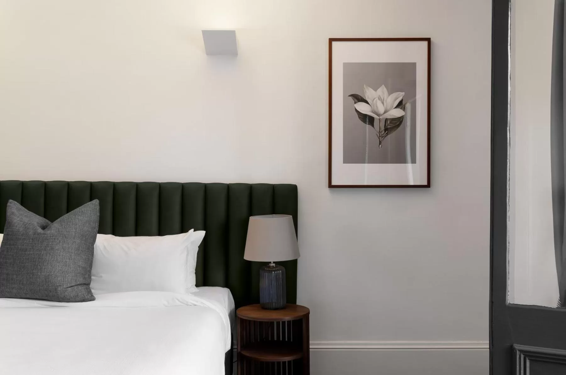 Bed in Hotel Challis Potts Point