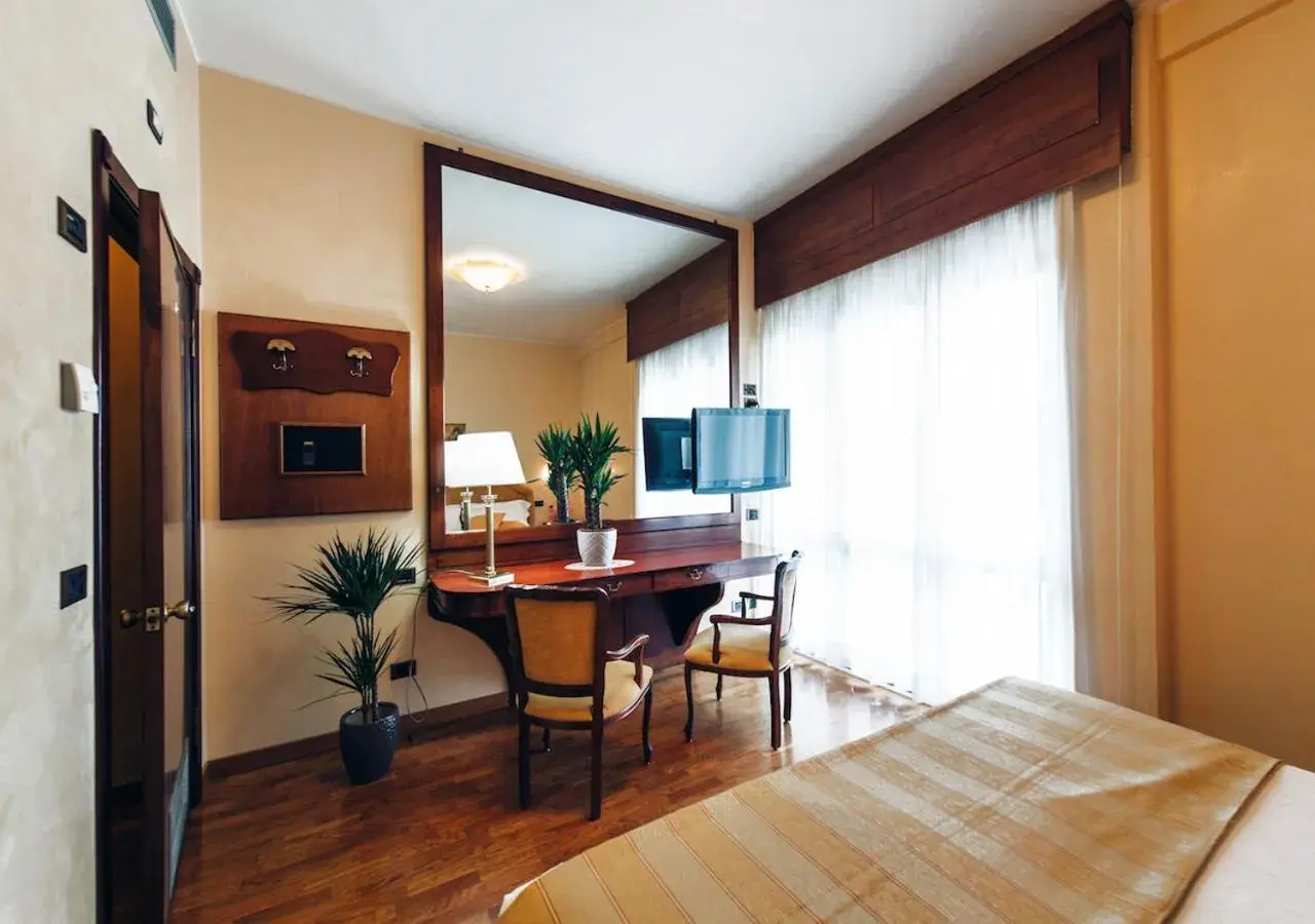 Comfort Double or Twin Room in Grand Hotel Excelsior Comfort Double or Twin Room in Grand Hotel Excelsior