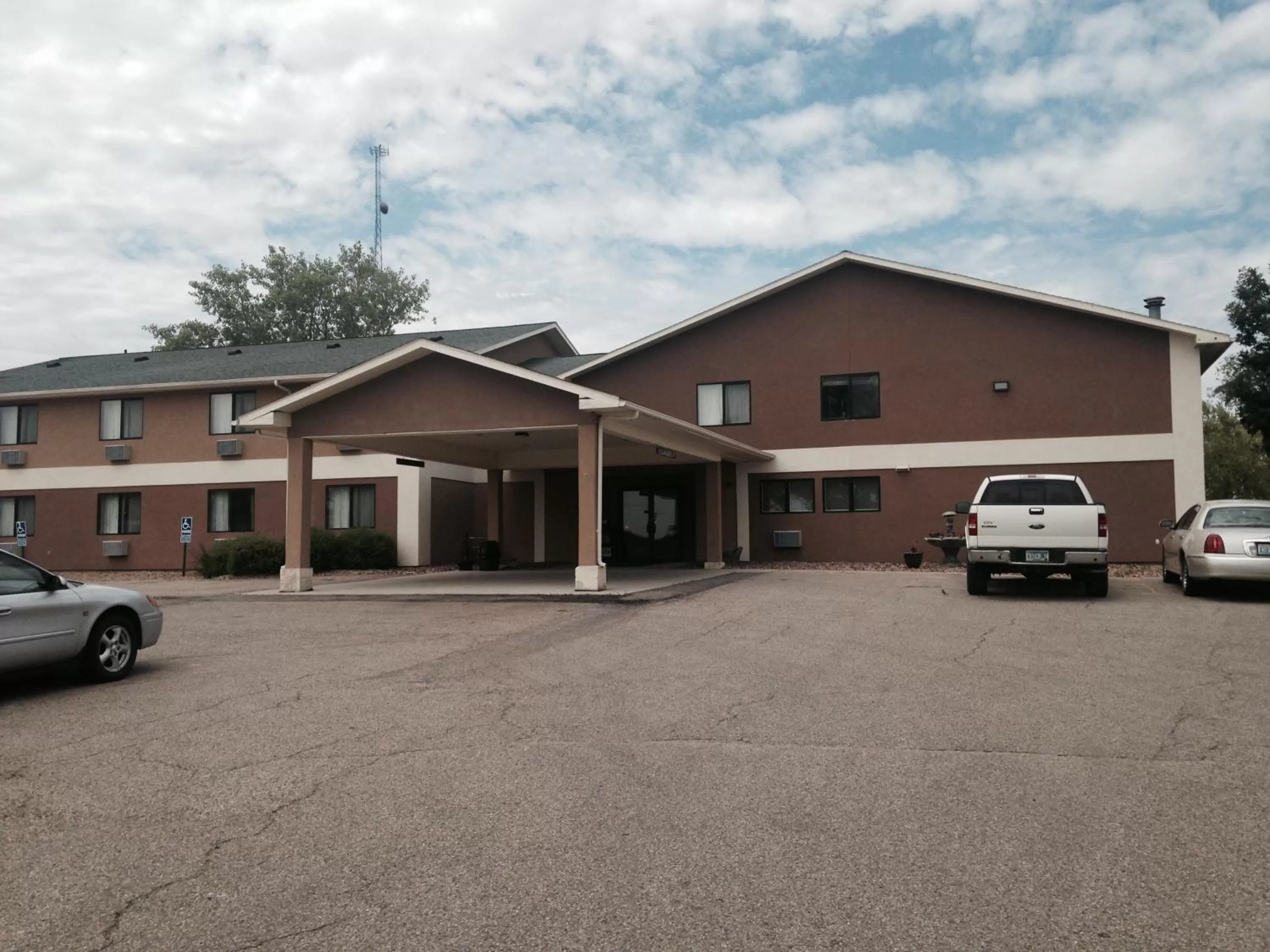 Facade/entrance in Super 8 by Wyndham Blue Earth