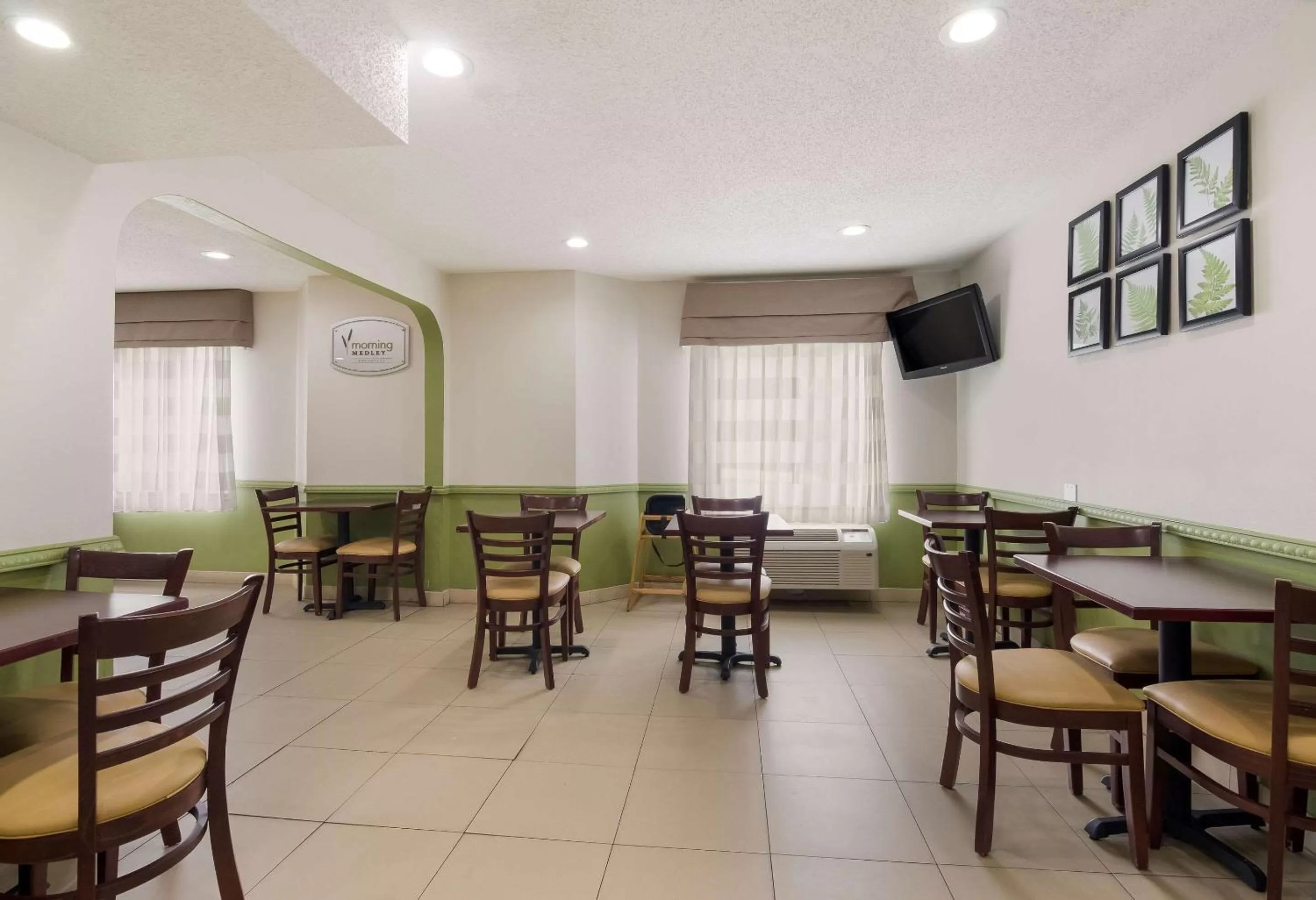 Breakfast in Sleep Inn Tanglewood