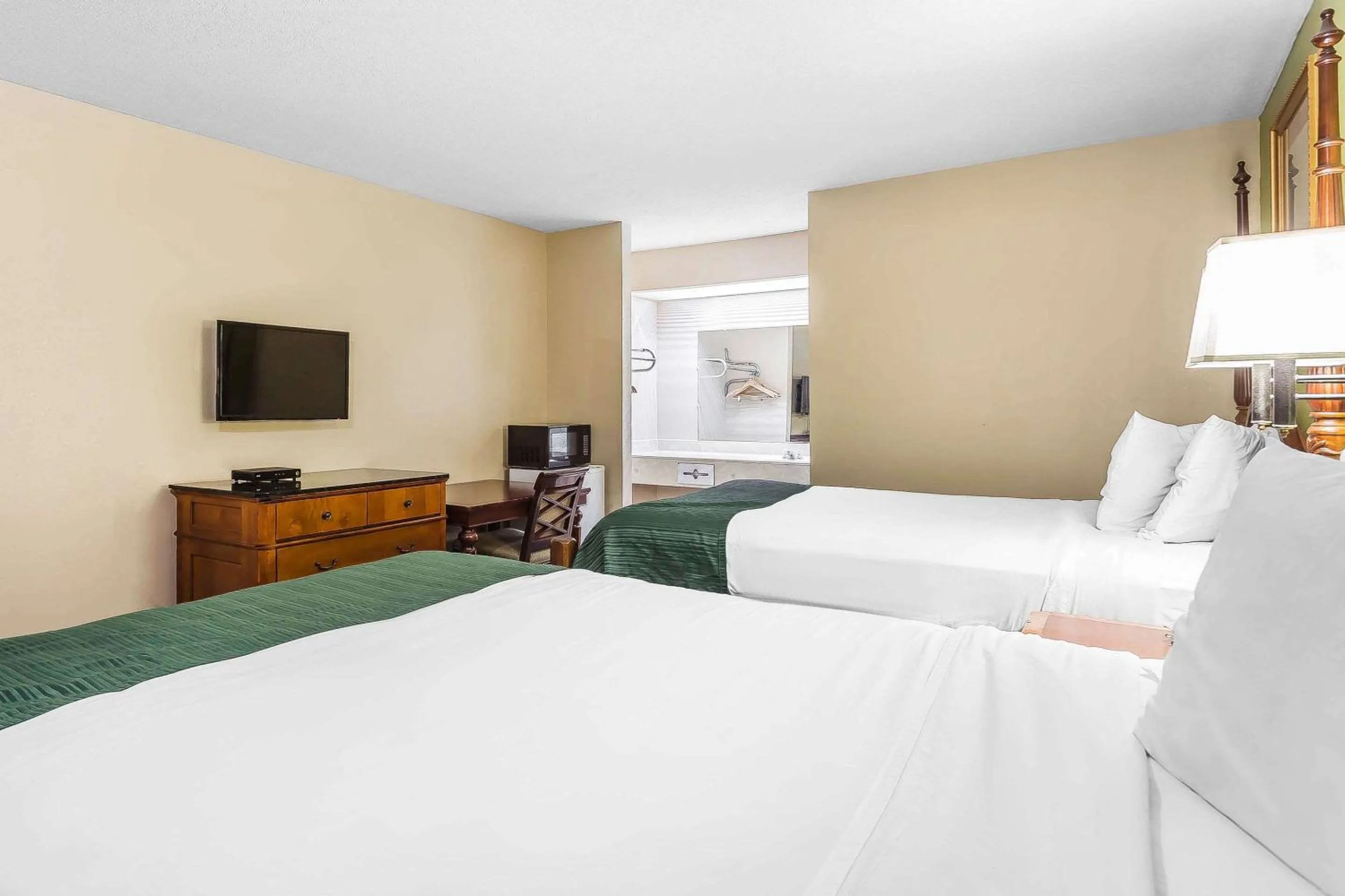 Photo of the whole room, Bed in Rodeway Inn Augusta South