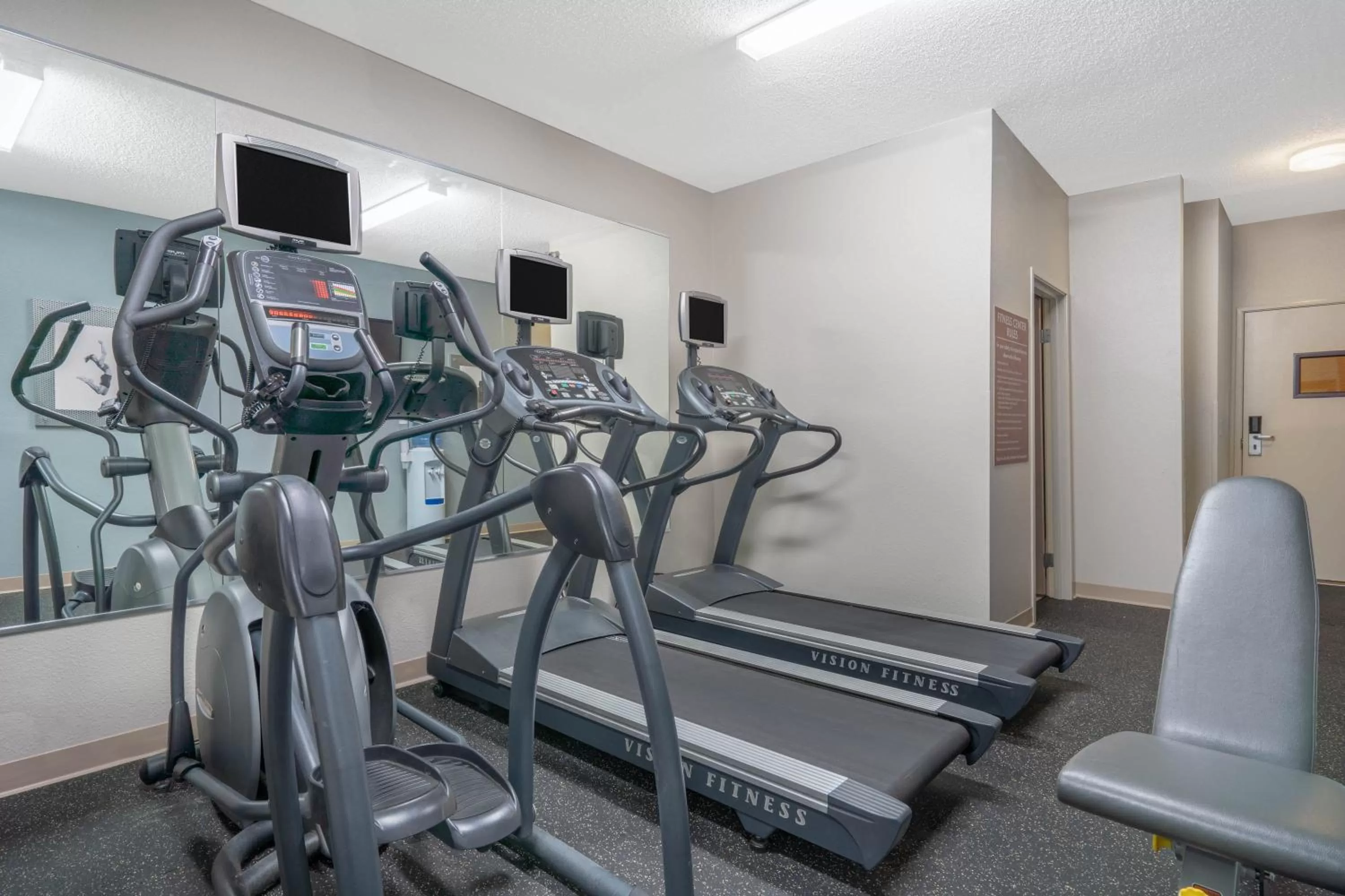 Fitness centre/facilities in AmericInn by Wyndham Duluth