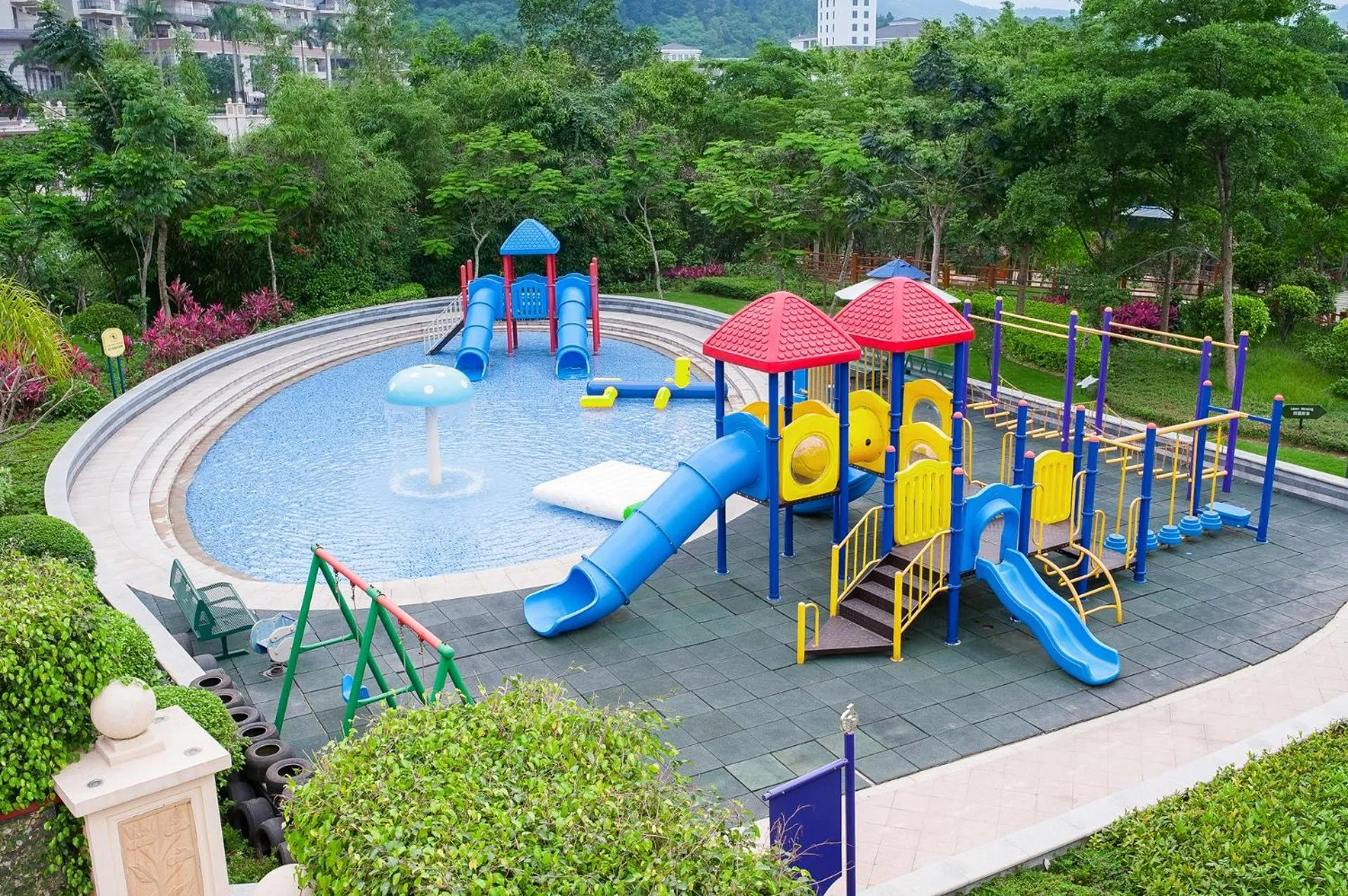 Swimming pool in Mission Hills Hotel Resorts Dongguan