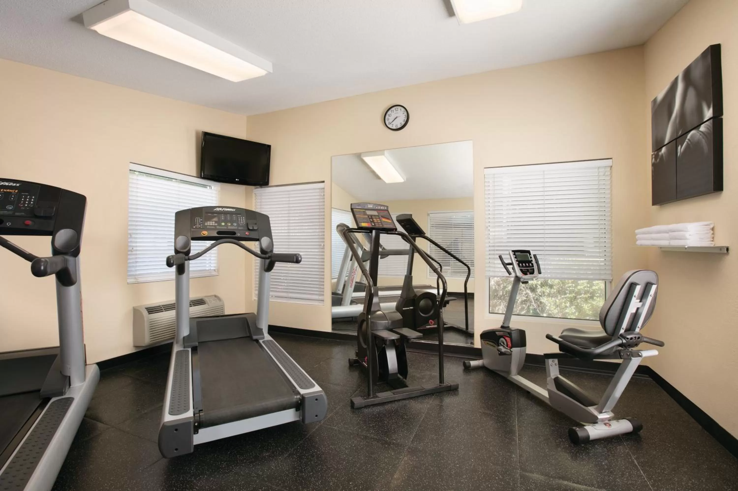 Fitness centre/facilities in Country Inn & Suites By Radisson, Atlanta Airport North, GA