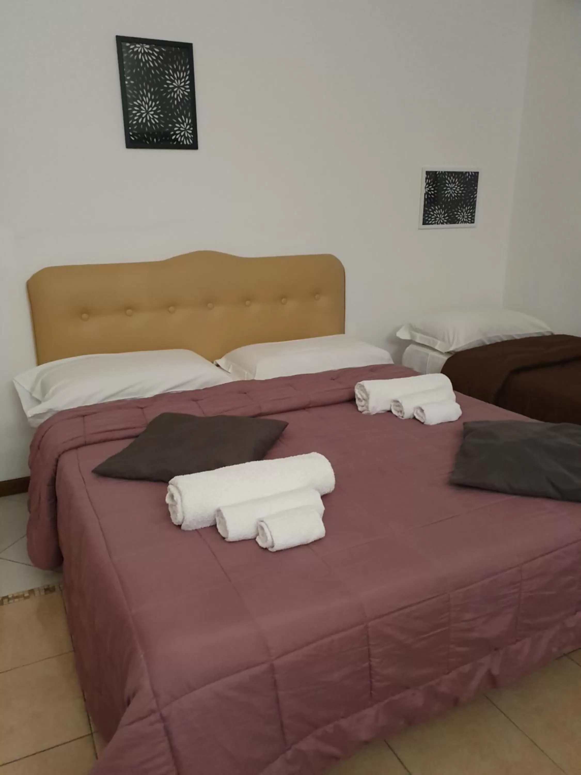 Bedroom, Bed in Alba central City
