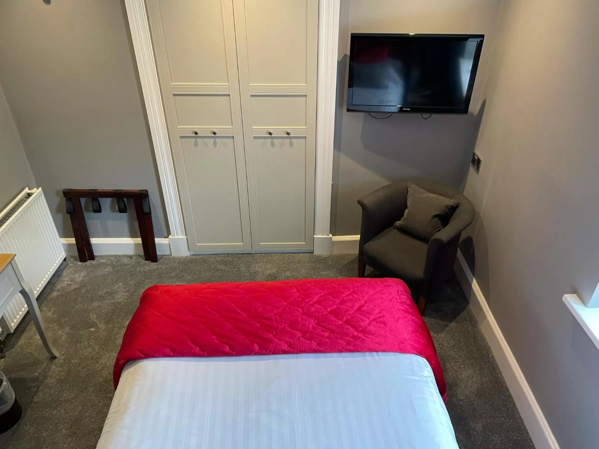 Bed in The Original Rosslyn Inn