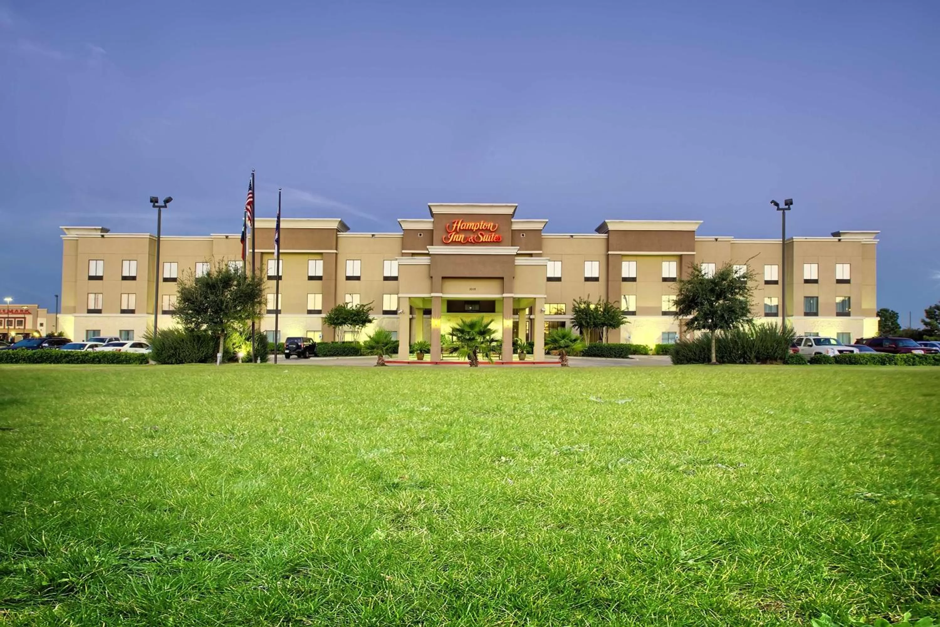 Property building in Hampton Inn & Suites Houston Rosenberg