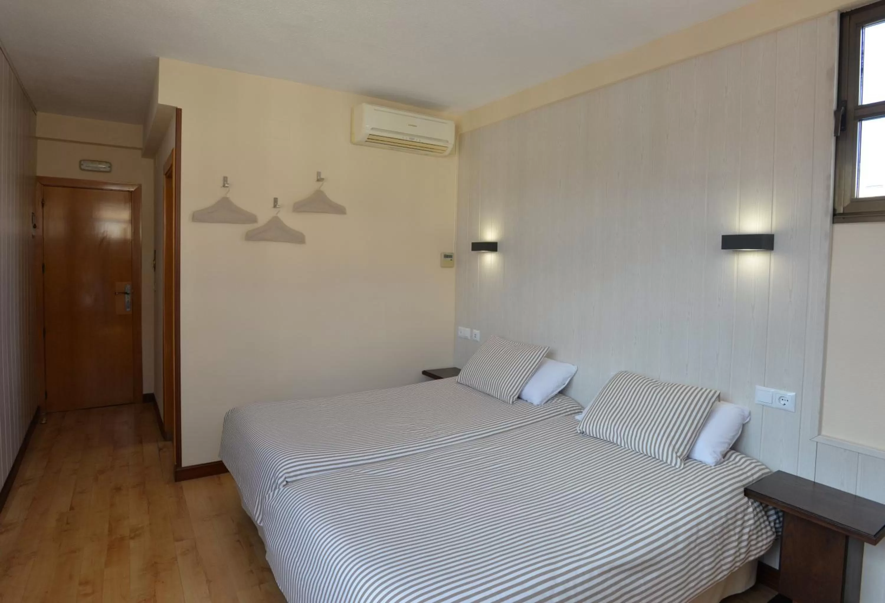 Bed in Hostal Concejo