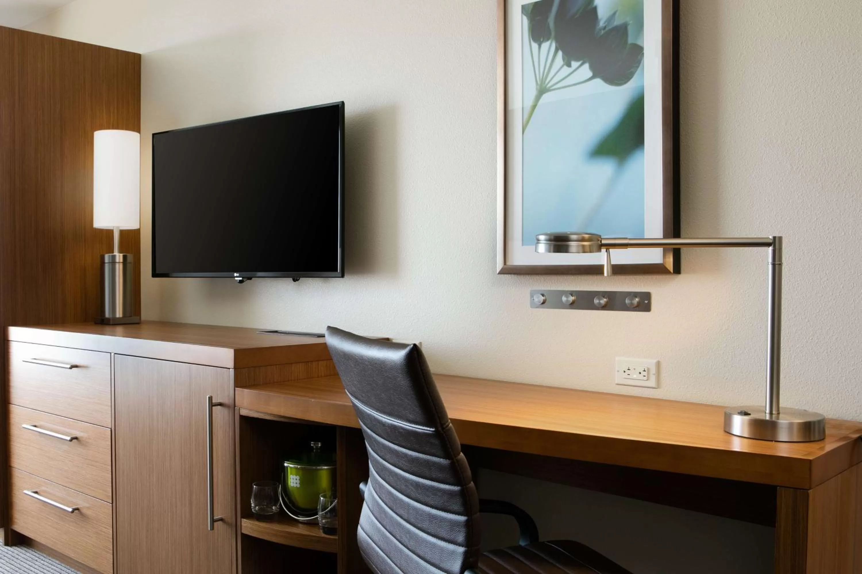 Photo of the whole room in Hyatt Place Kansas City Lenexa City Center