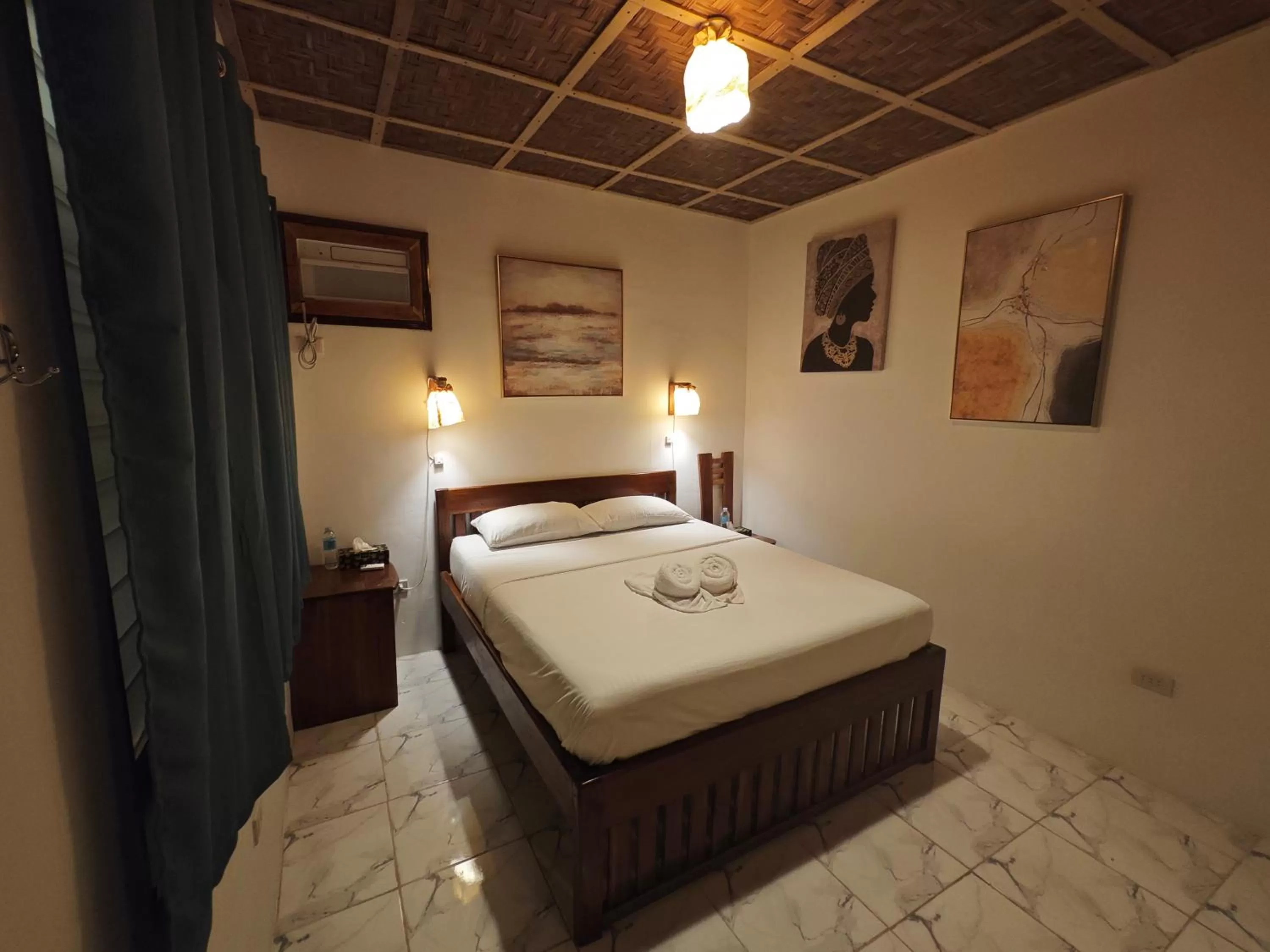 Bed in Room-Cola Inn