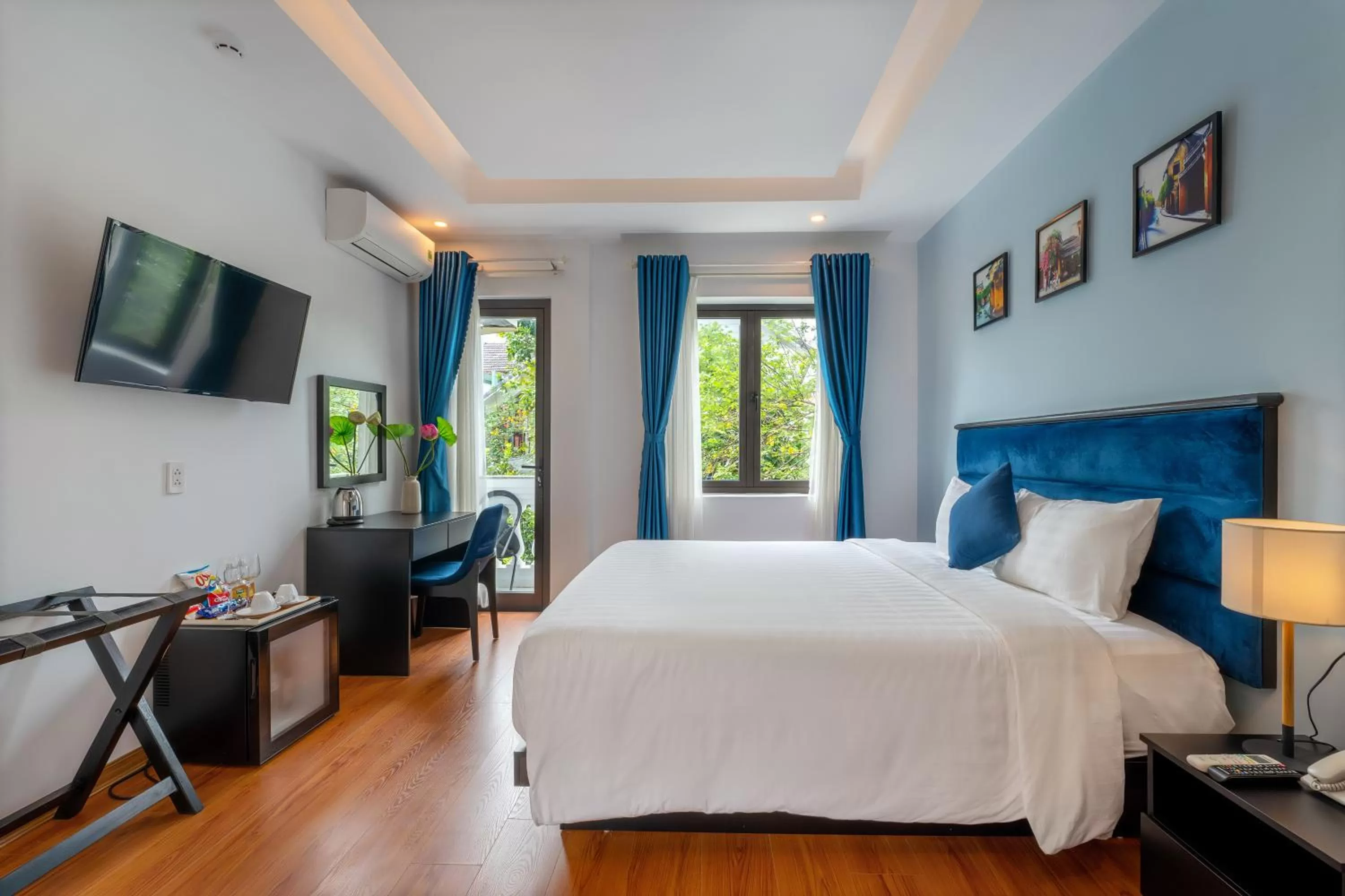 Deluxe Double or Twin Room with Balcony and City View in Royal Mansion Boutique Hoi An