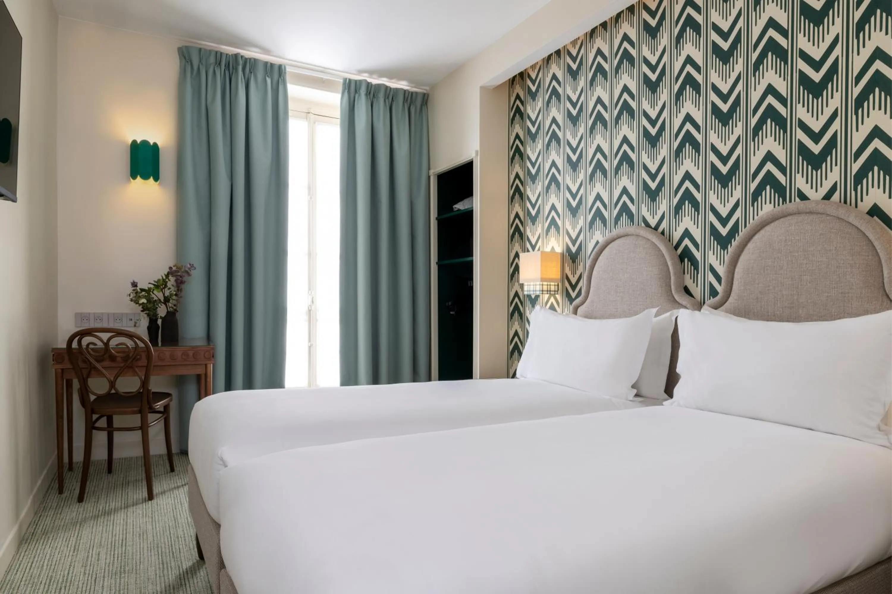 Bed in Hotel Michelet Odeon