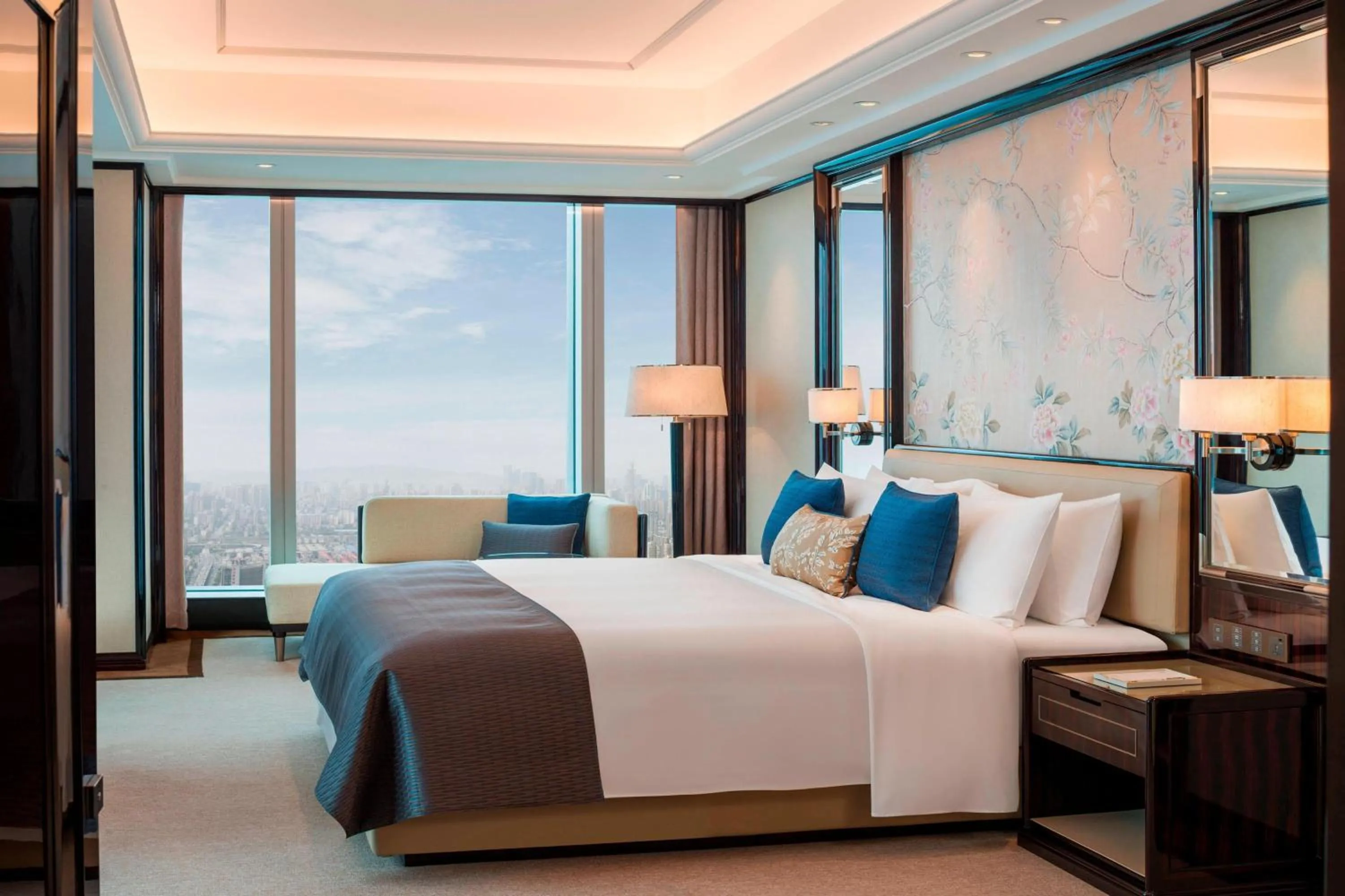 Photo of the whole room, Bed in The St. Regis Changsha