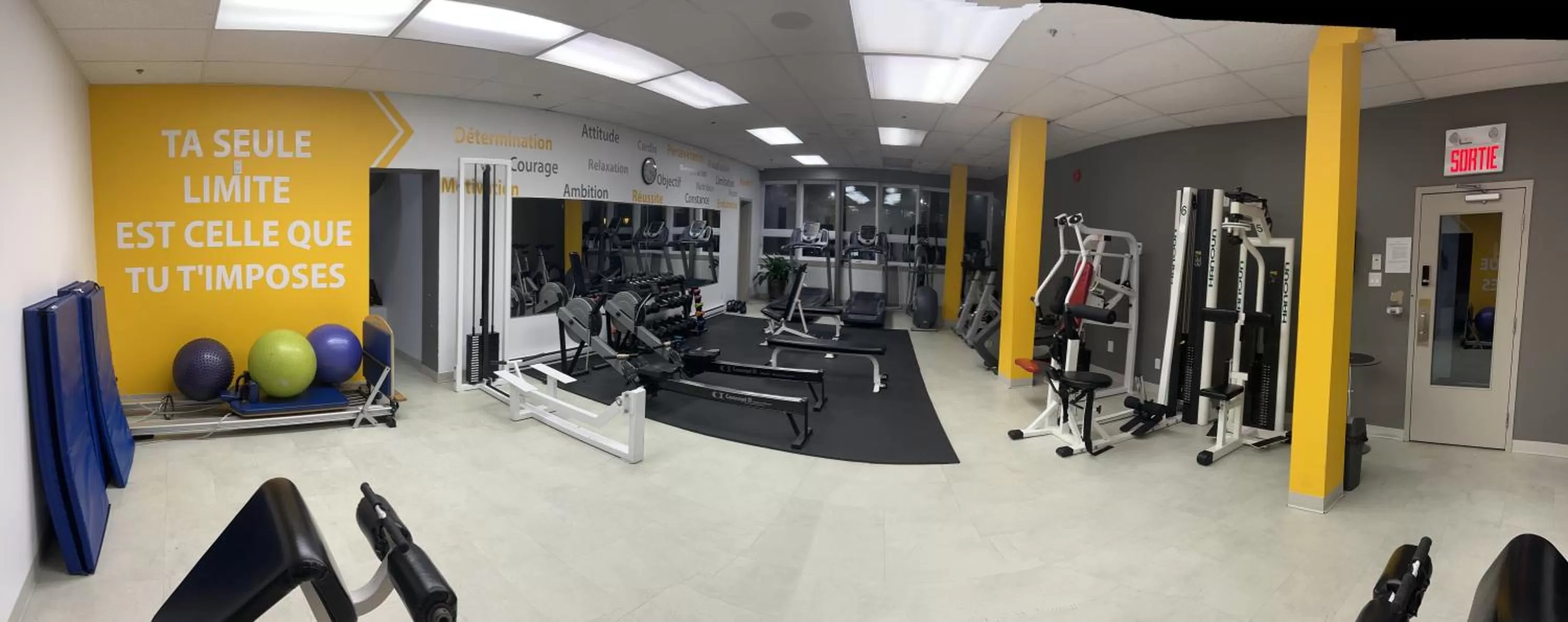 Fitness centre/facilities in Hôtel Sept-Îles