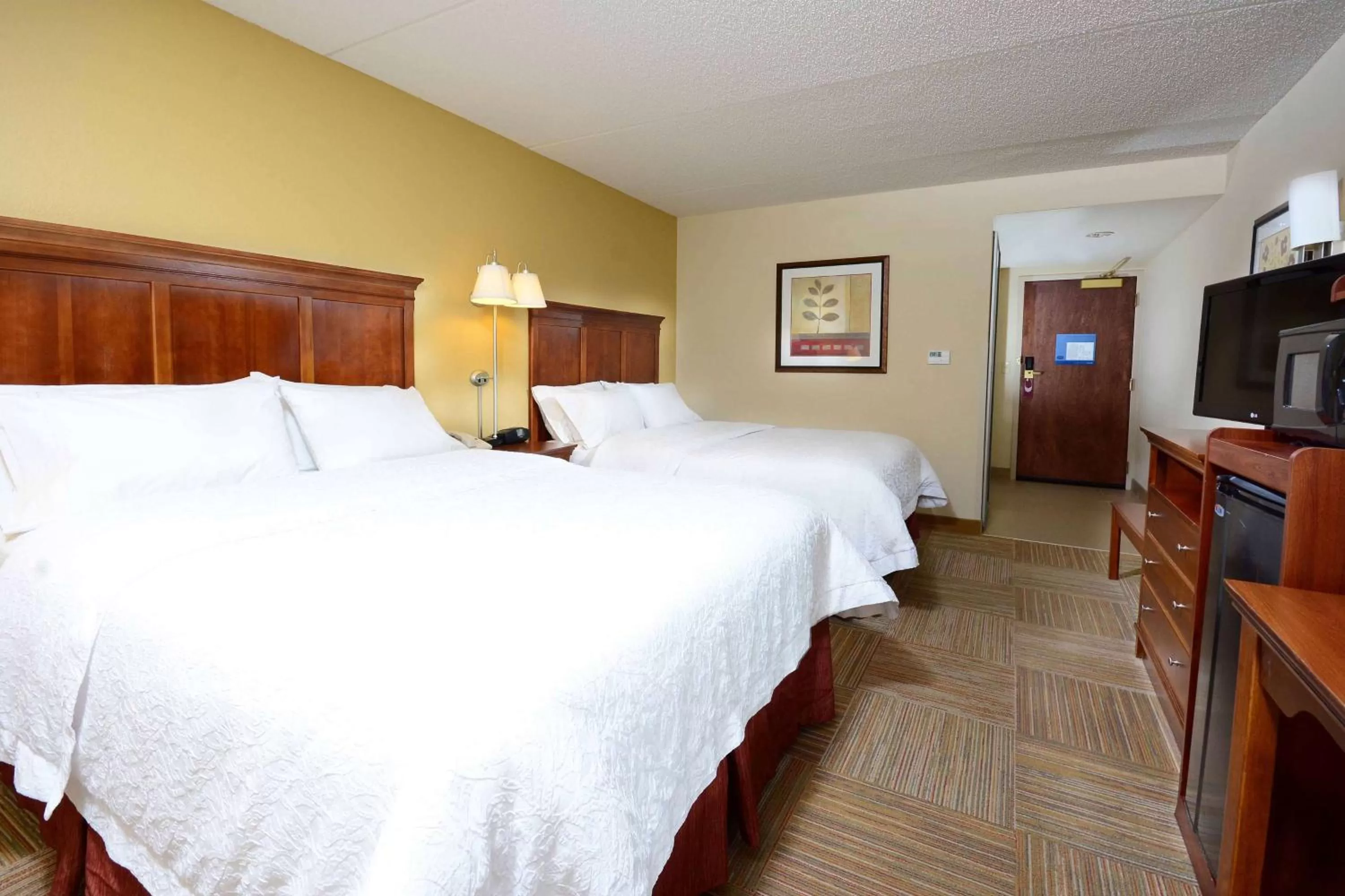 Bed in Hampton Inn Raleigh Capital Blvd North