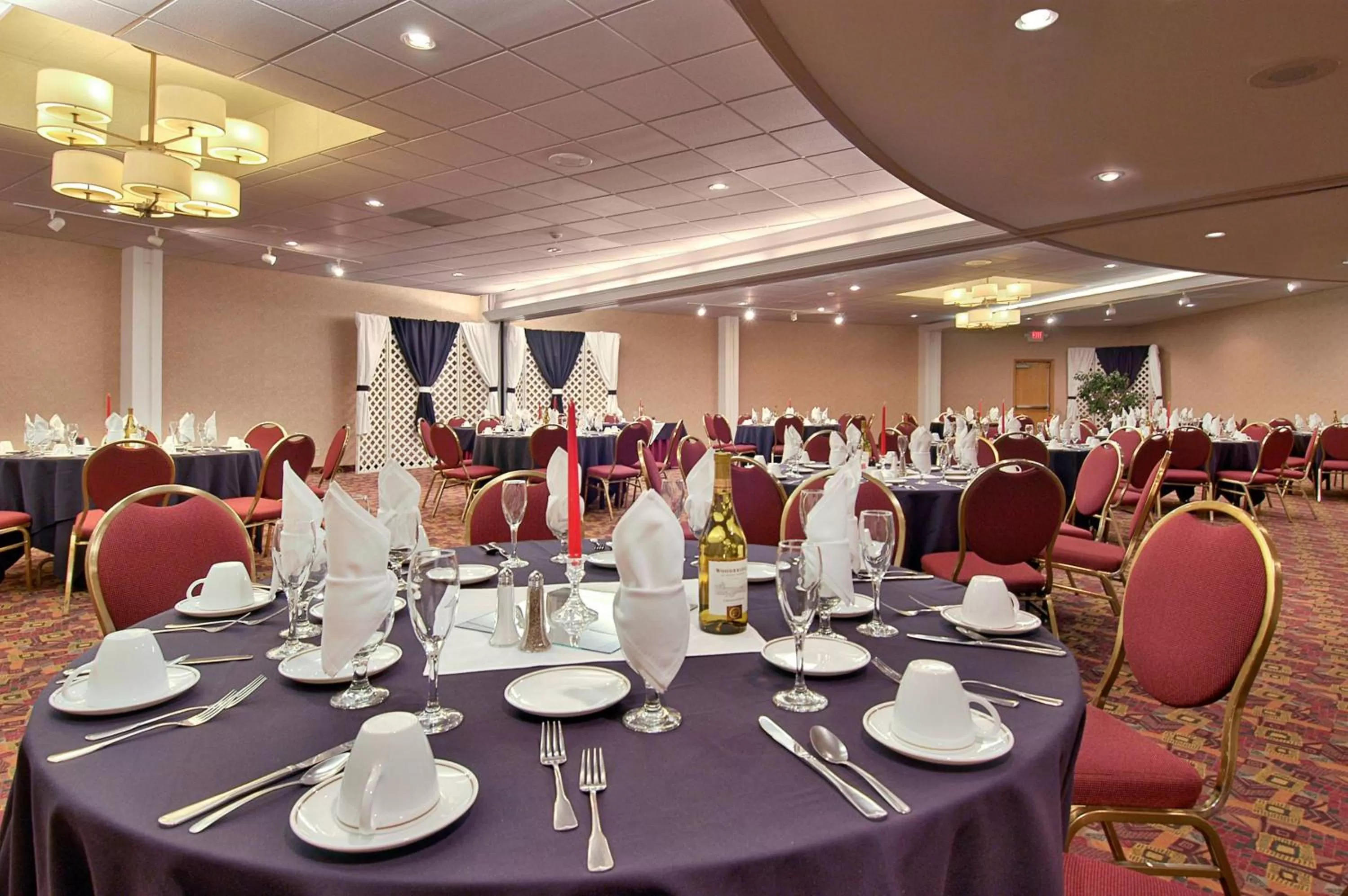 Restaurant/places to eat in Red Lion Hotel Coos Bay