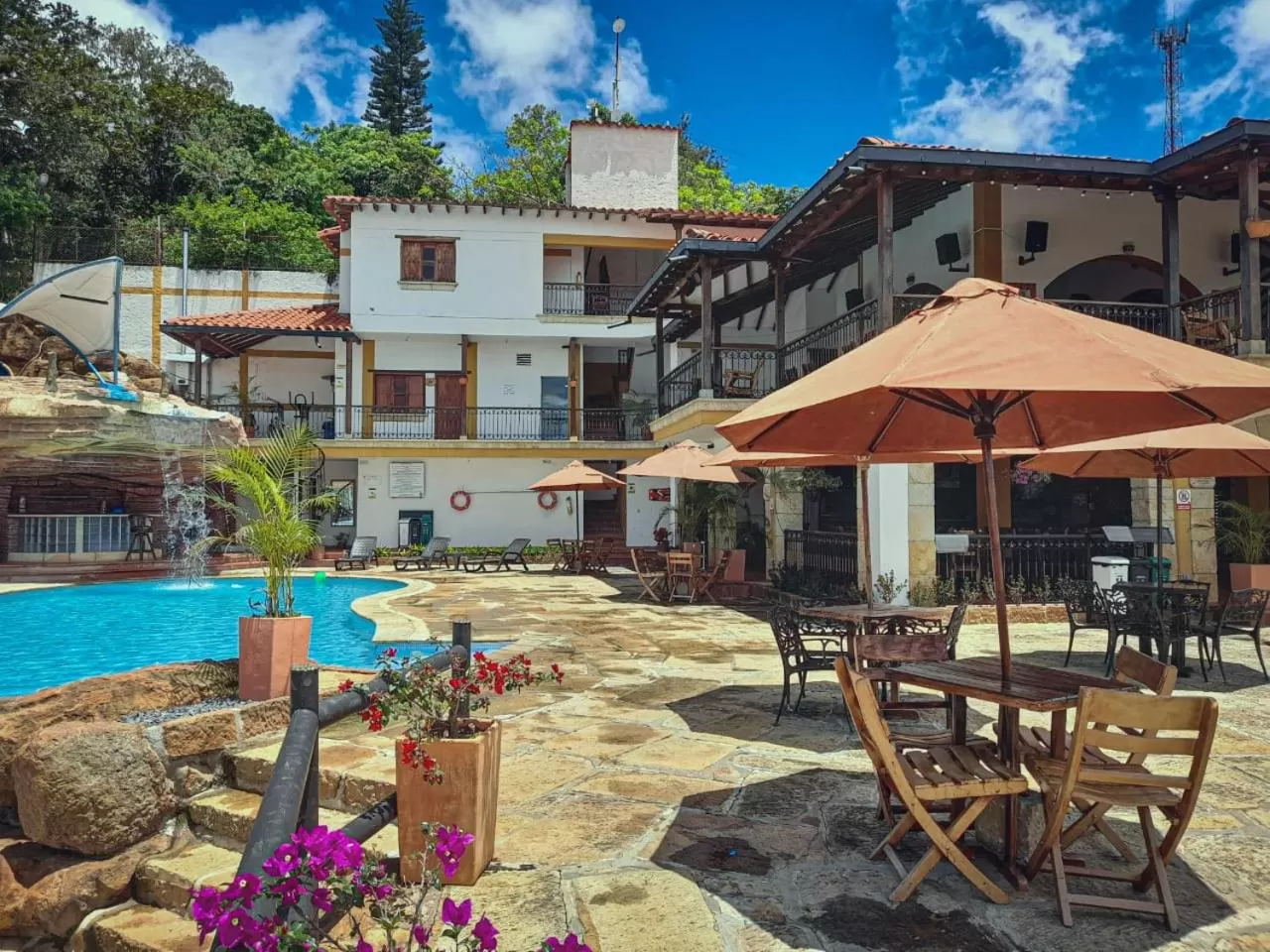 Property building, Swimming Pool in Hotel Las Rocas Resort Villanueva