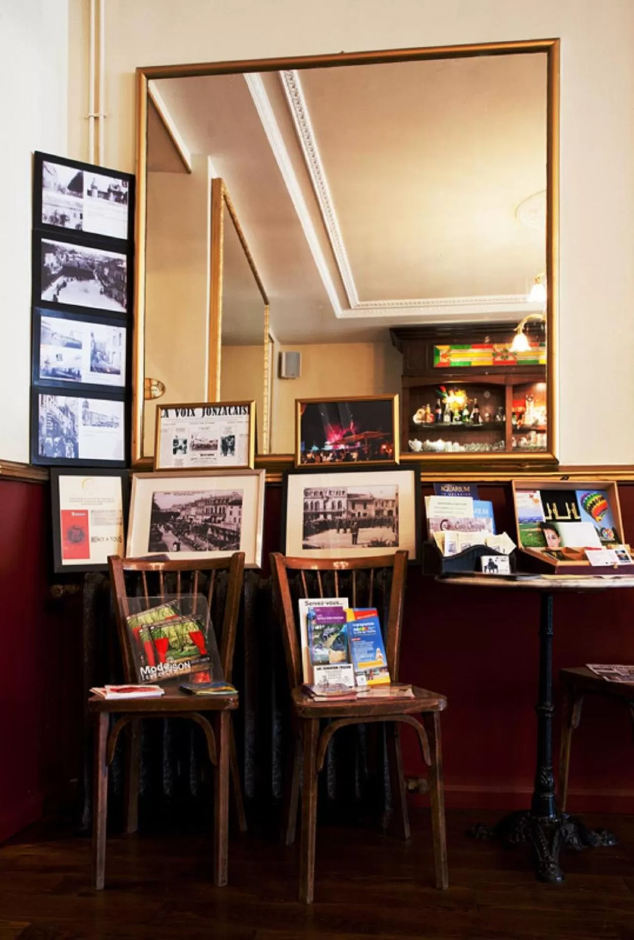 Lounge or bar in Hostellerie du Coq d'Or