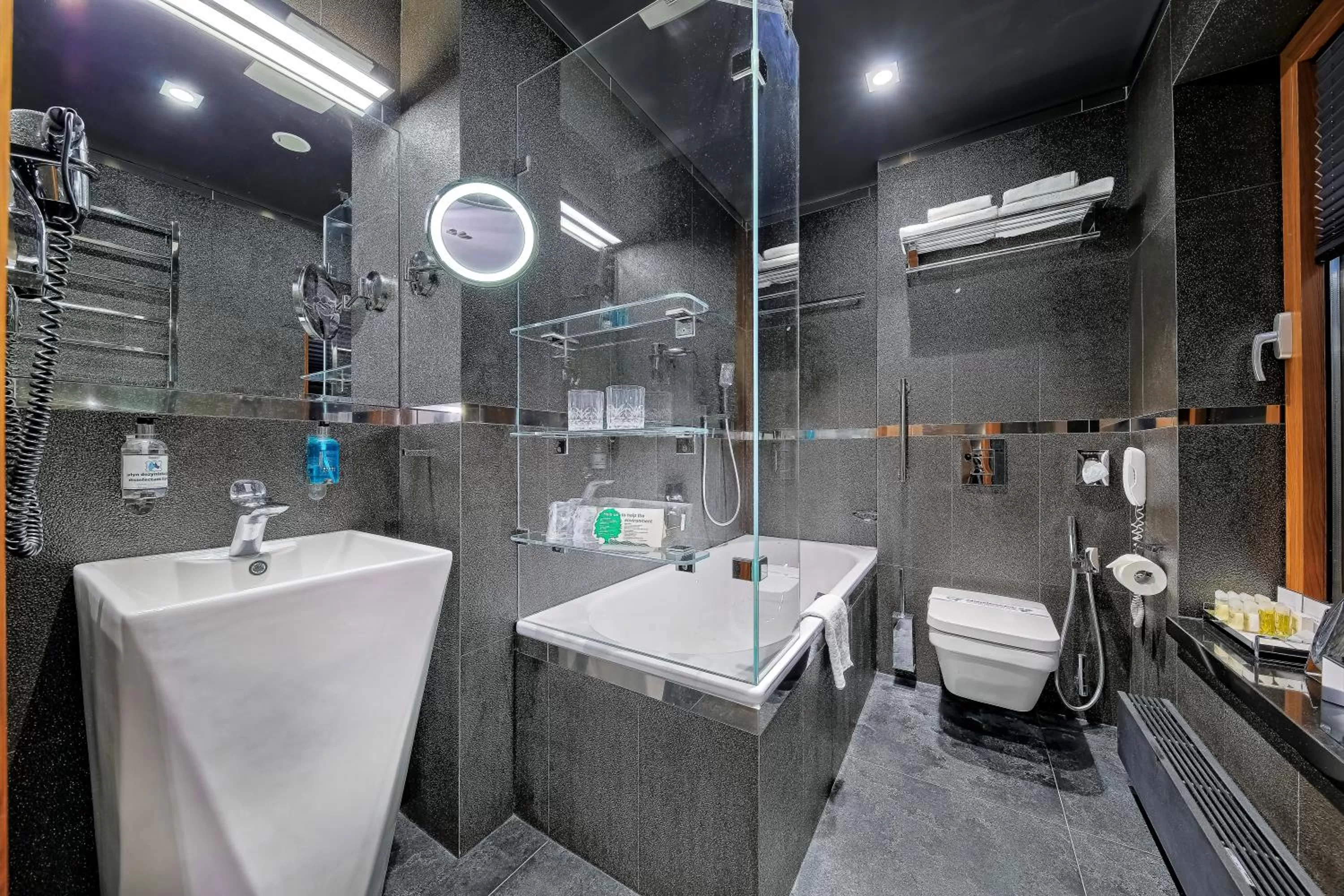 Shower in Bayjonn Boutique Hotel