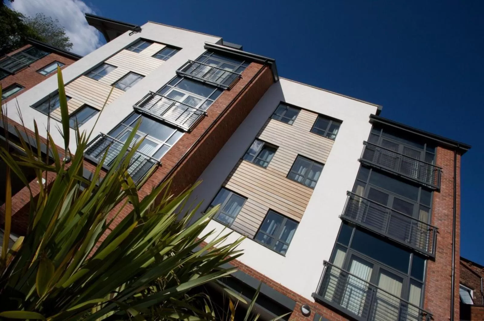 Property building in Roomzzz Leeds Headingley