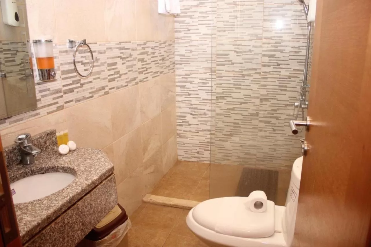 Bathroom in Jawharet Alswefiah Hotel Suites