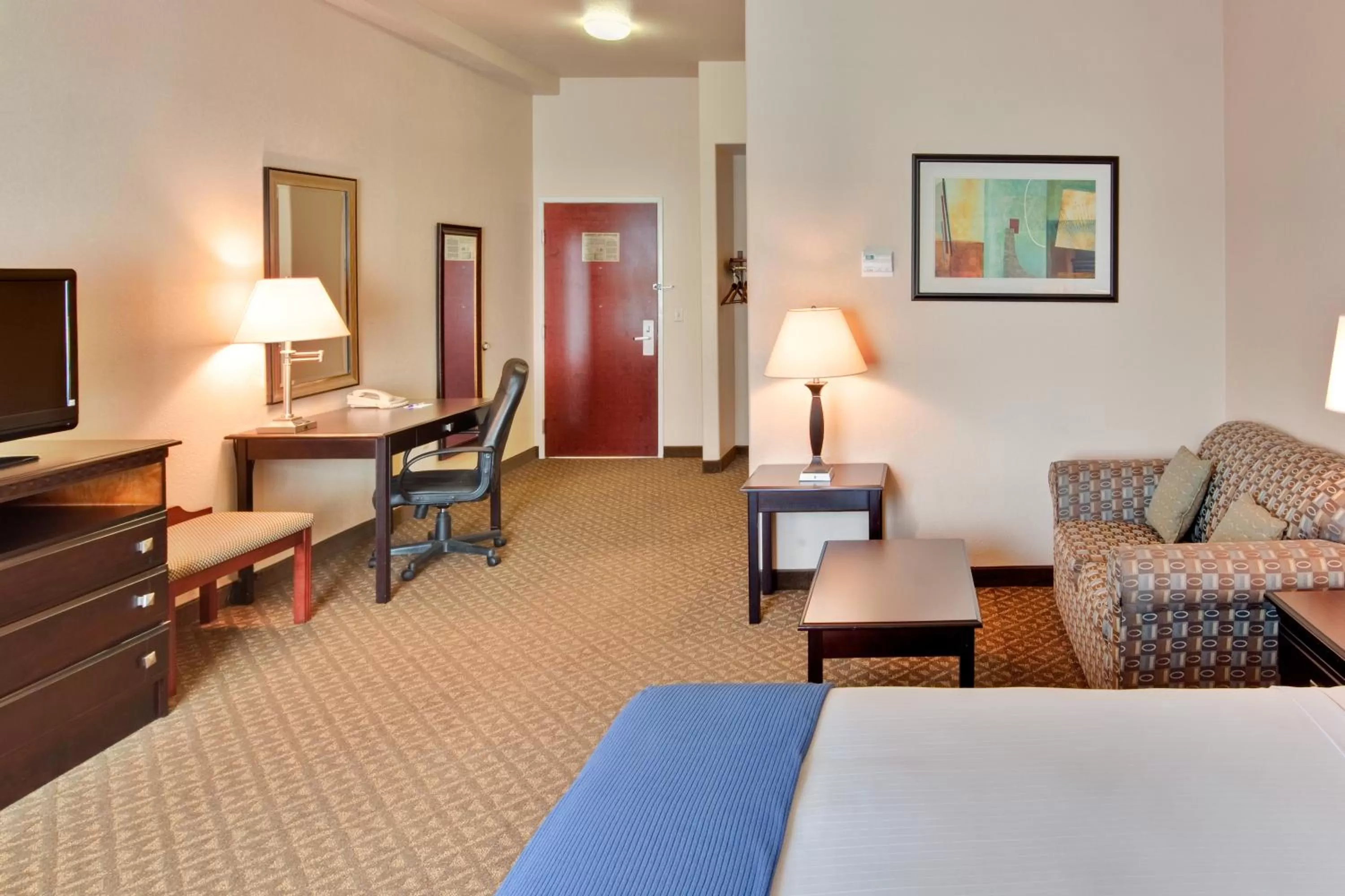 Photo of the whole room, Bed in Holiday Inn Express Delano Highway 99 by IHG