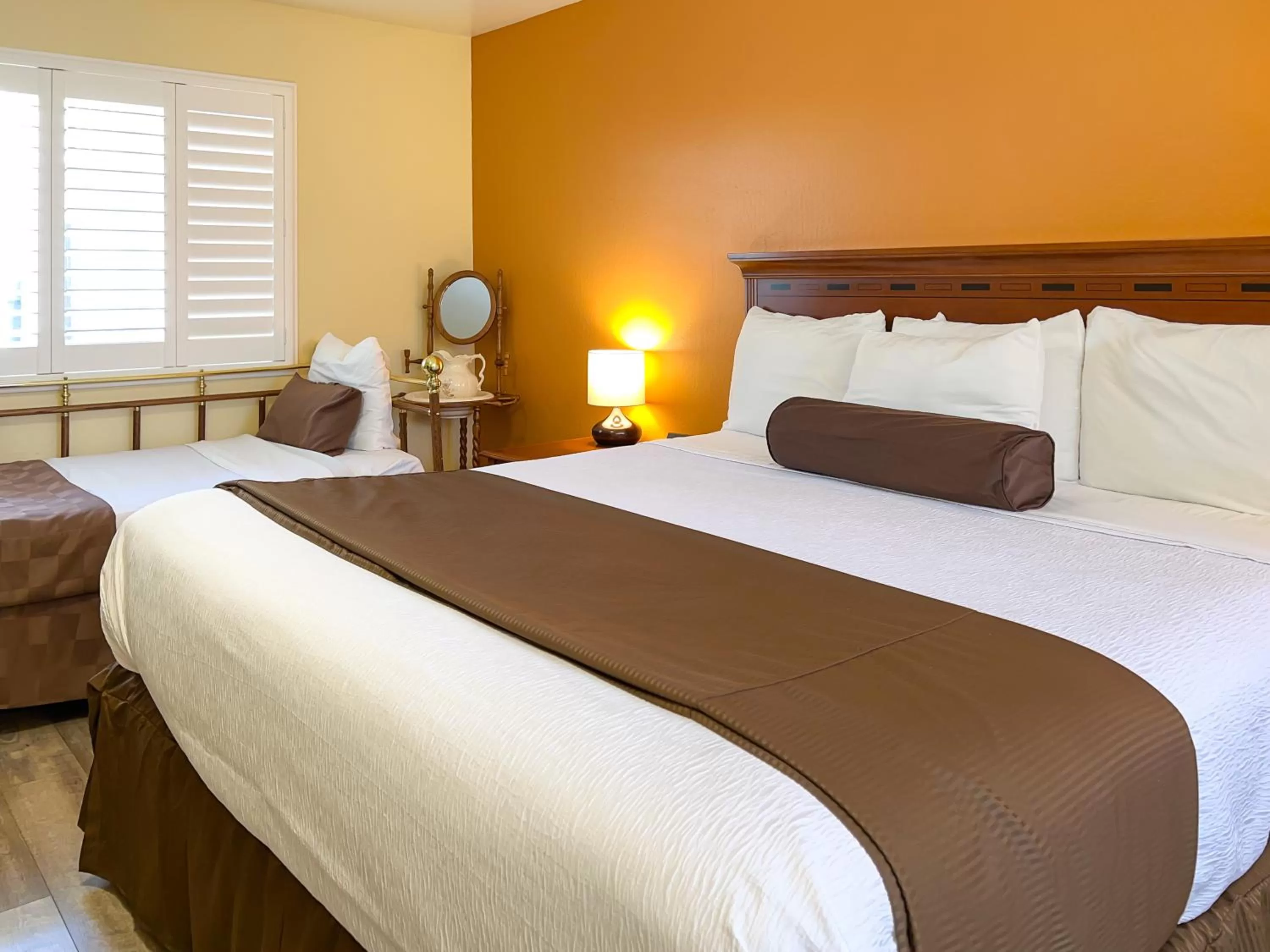 View (from property/room), Bed in The Old West Inn