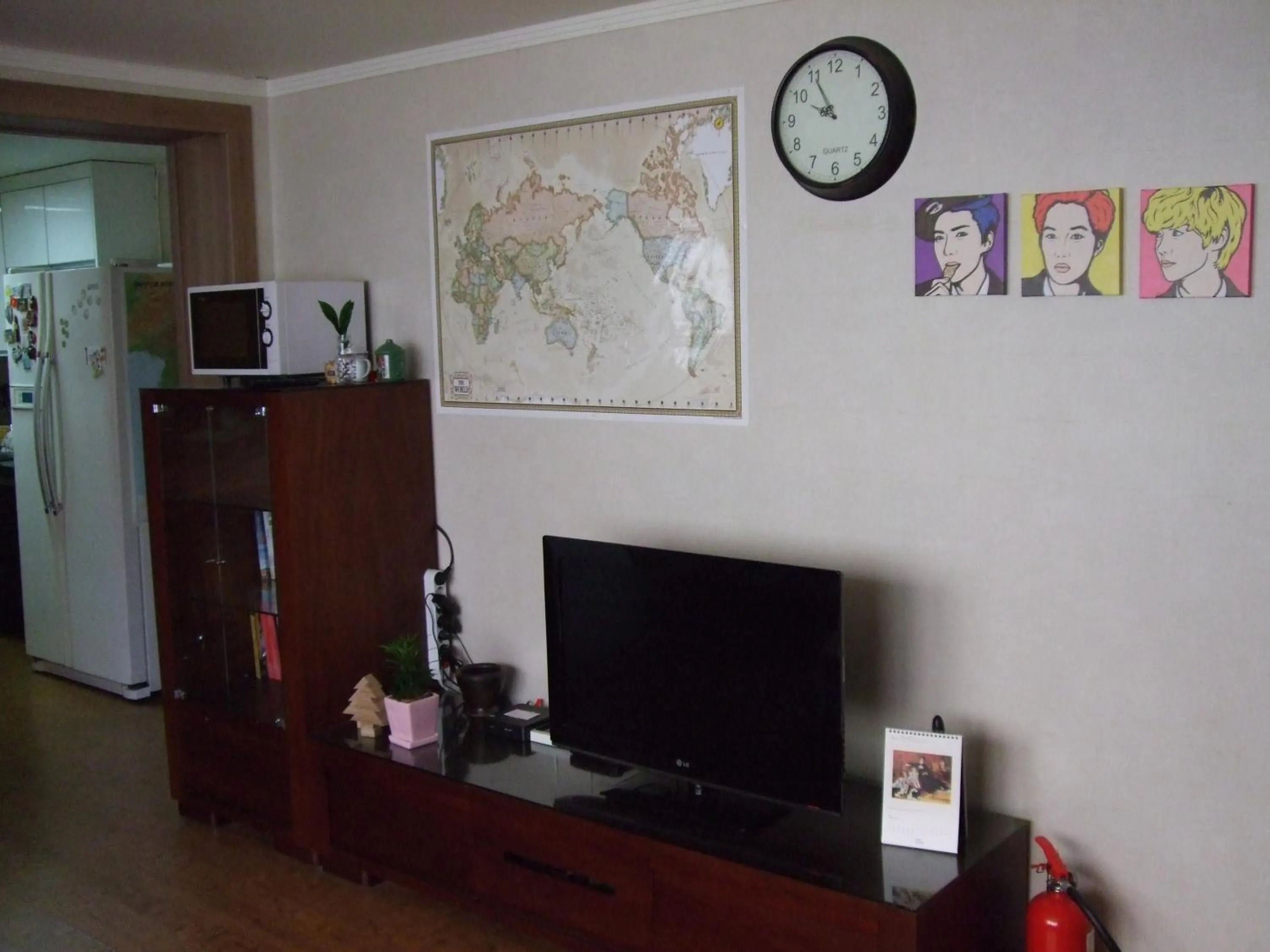 Communal lounge/ TV room in Birdsnest Hostel Hongdae Foreigner only
