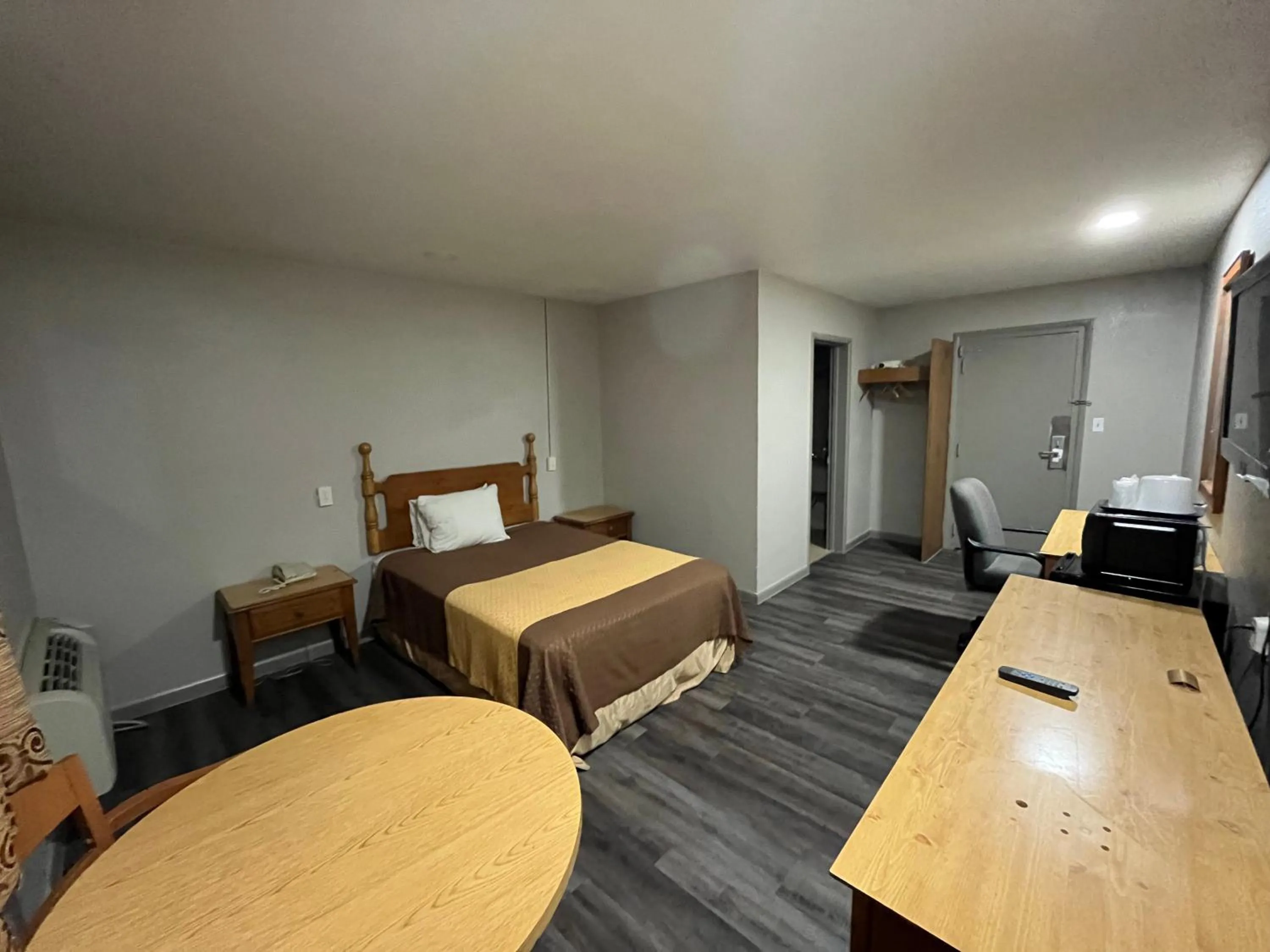 Photo of the whole room in Mid Towne Inn & Suites