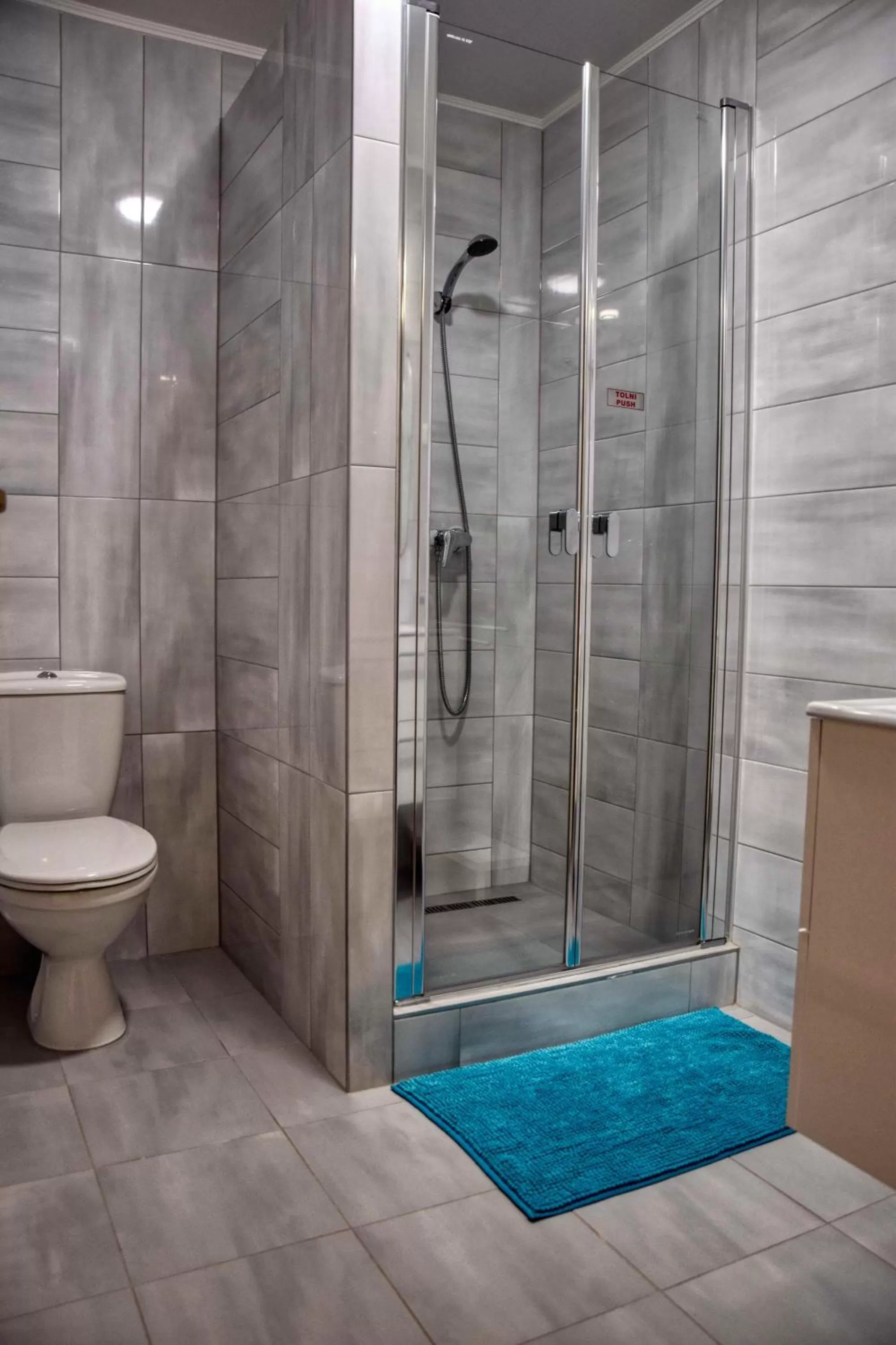 Shower, Bathroom in Hotel Penta Lux