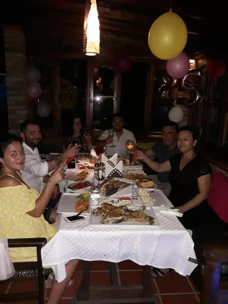 Restaurant/Places to Eat in Drini Hotel