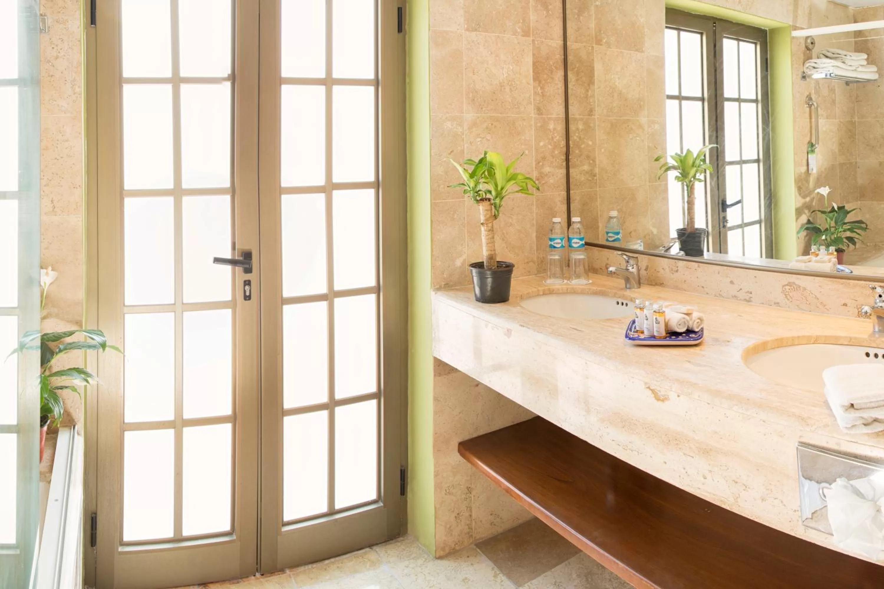 Toilet in Hotel Los Itzaes by 5th av