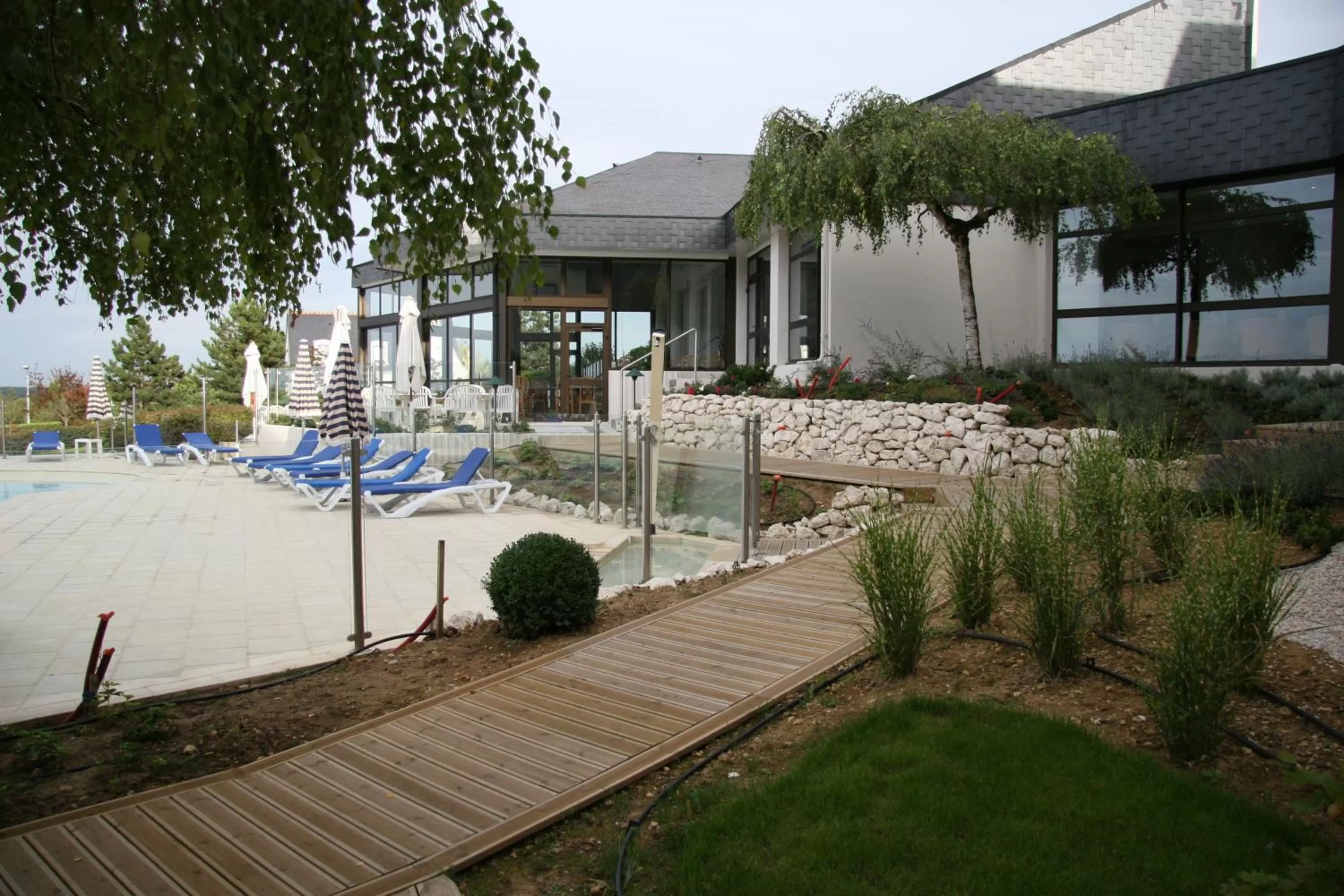 Swimming pool in Novotel Amboise