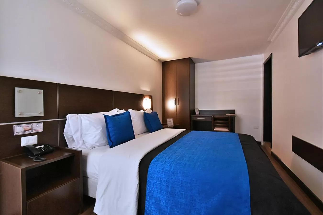 Bed in Hotel Plaza Victoria