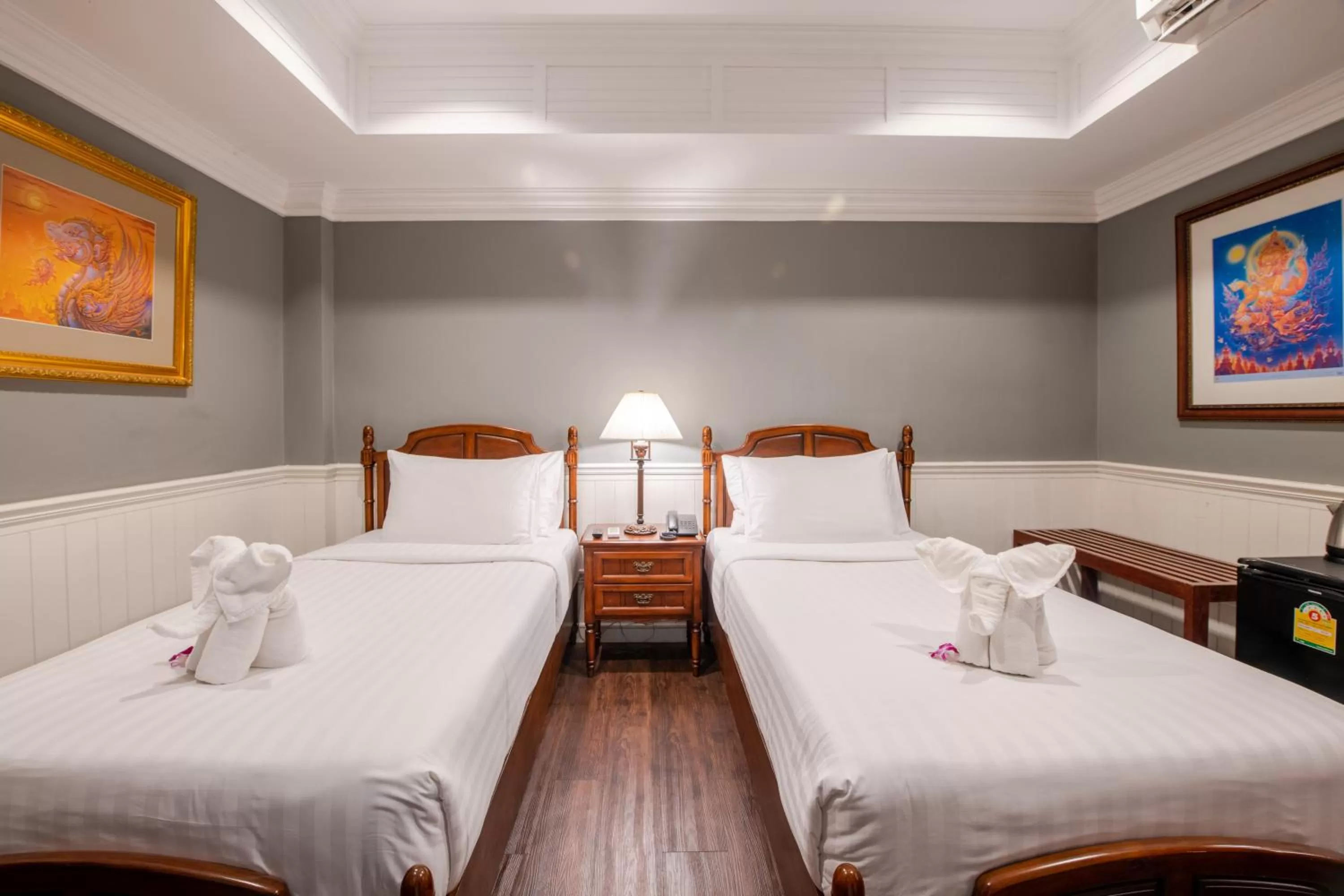 Bedroom, Bed in The Orchid House 153