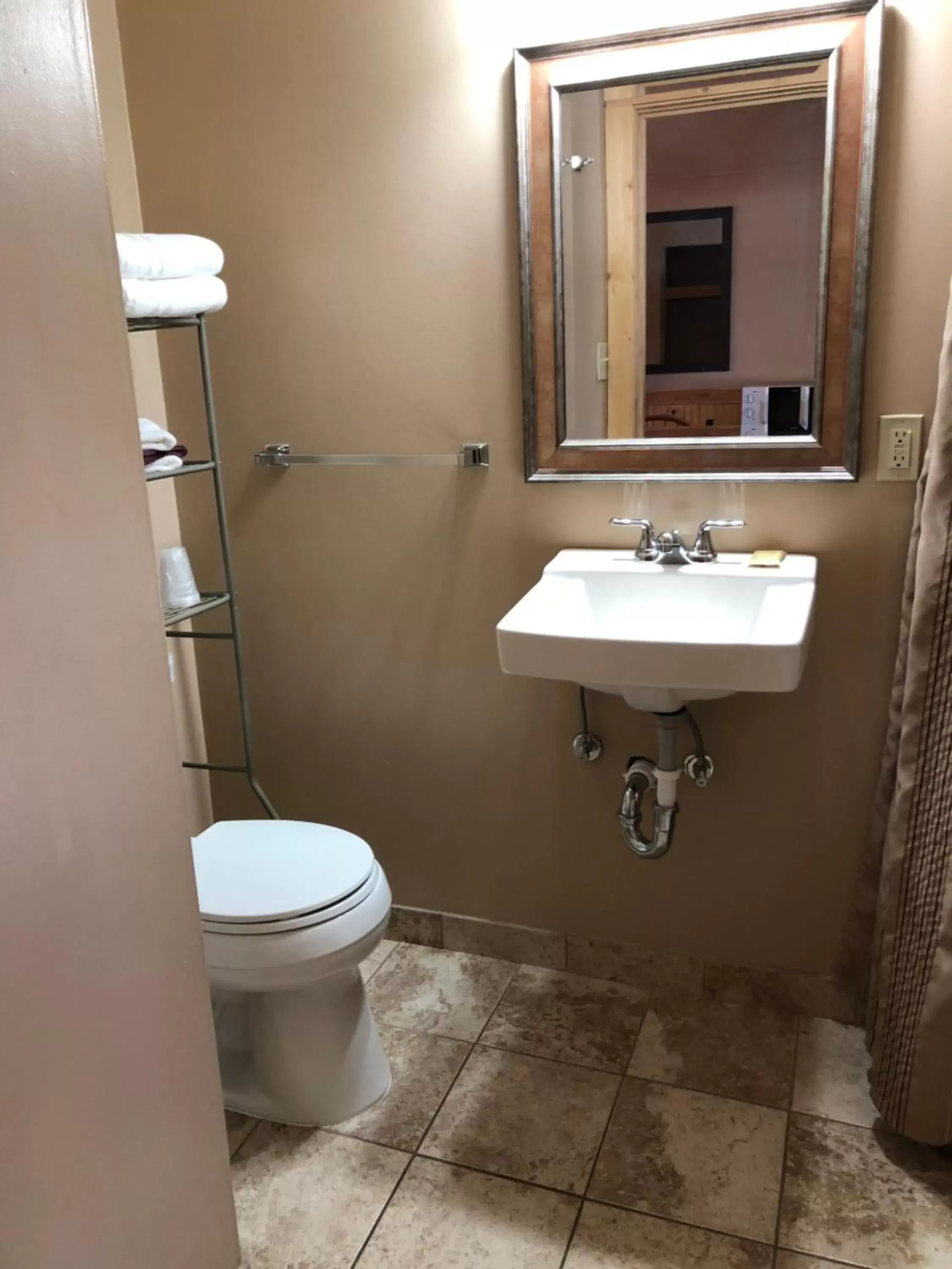 Deluxe Double Room in Red Lodge Inn Deluxe Double Room in Red Lodge Inn