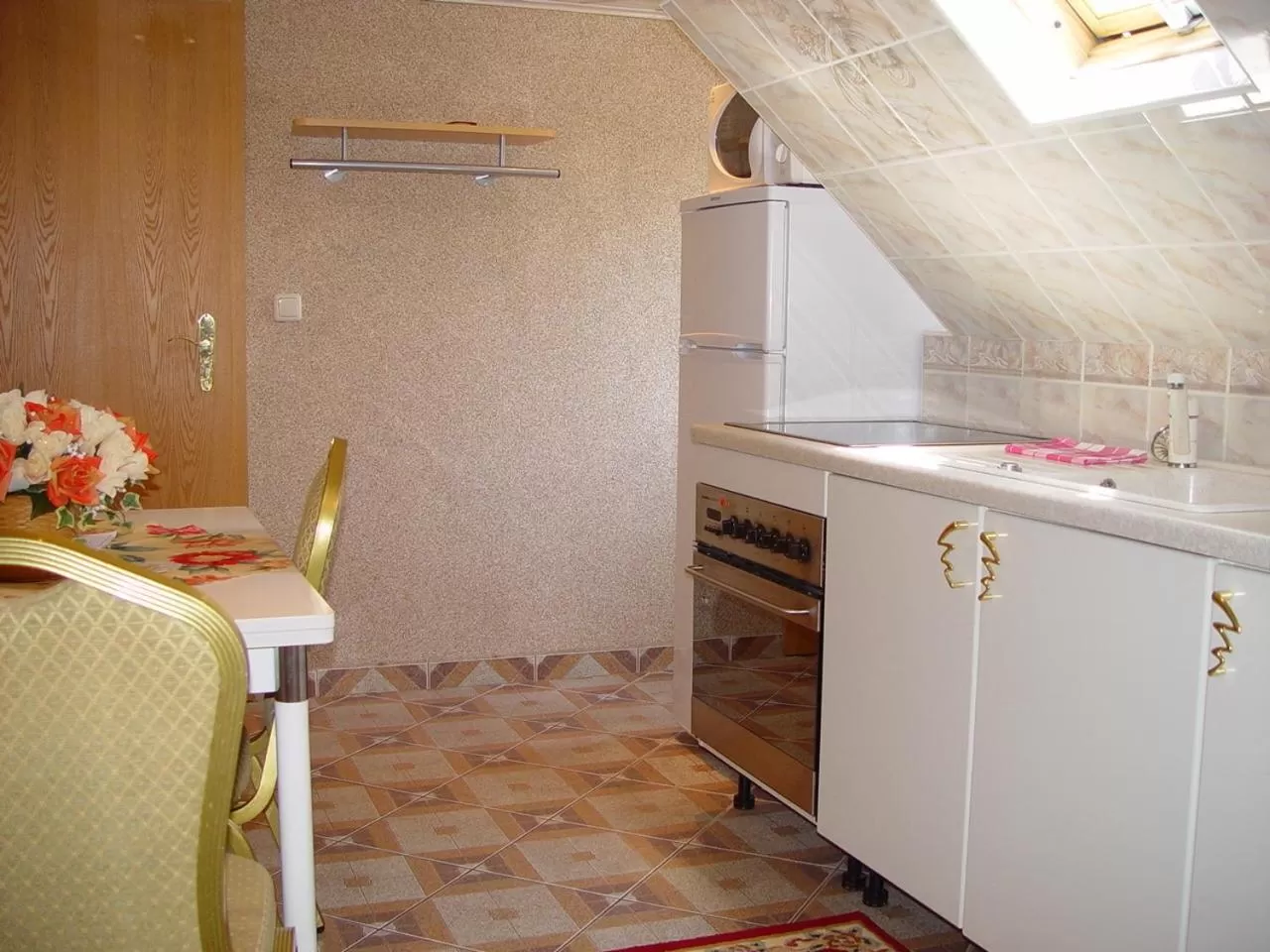 Kitchen or kitchenette in Central Hotel
