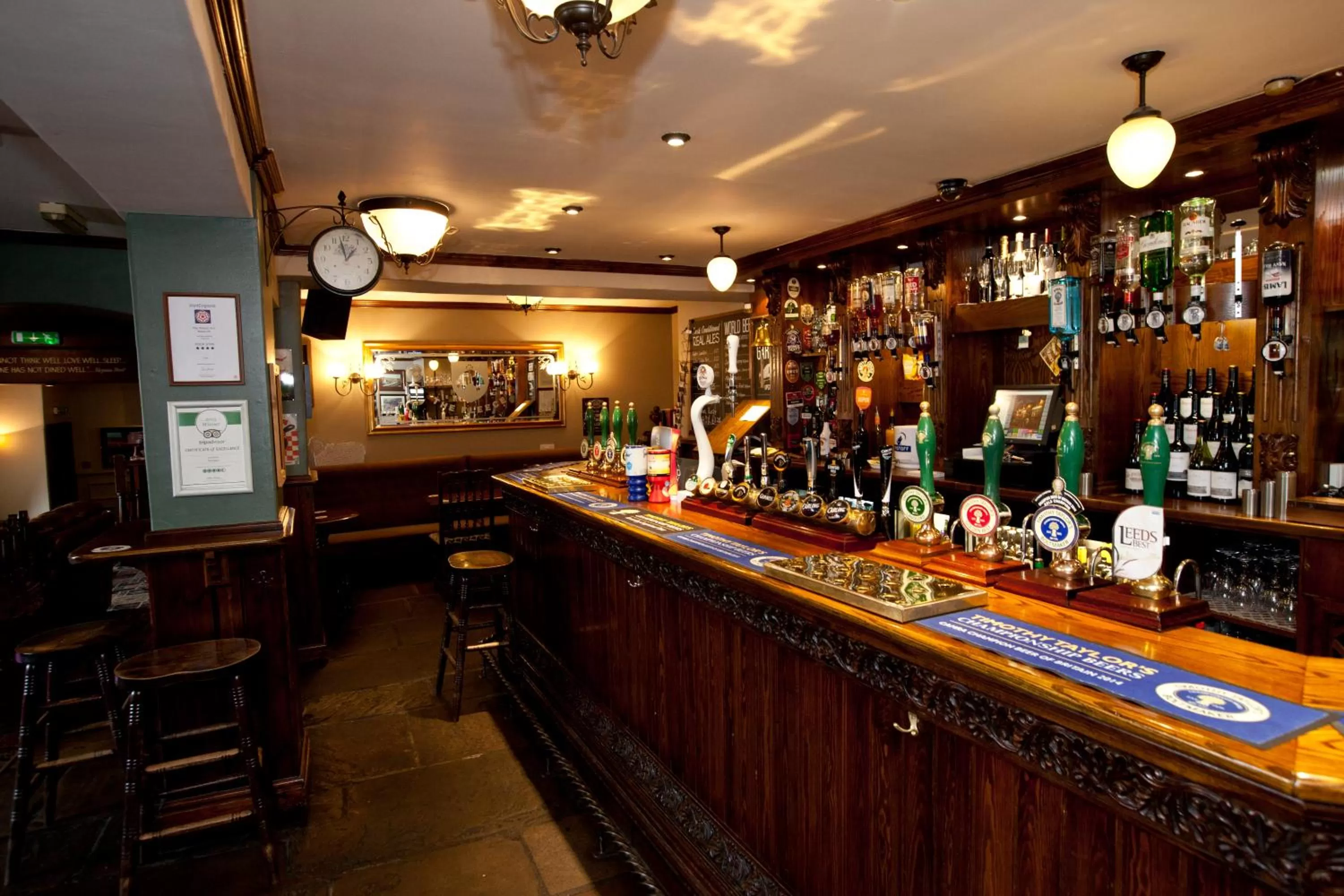 Lounge or bar in The Fleece Inn