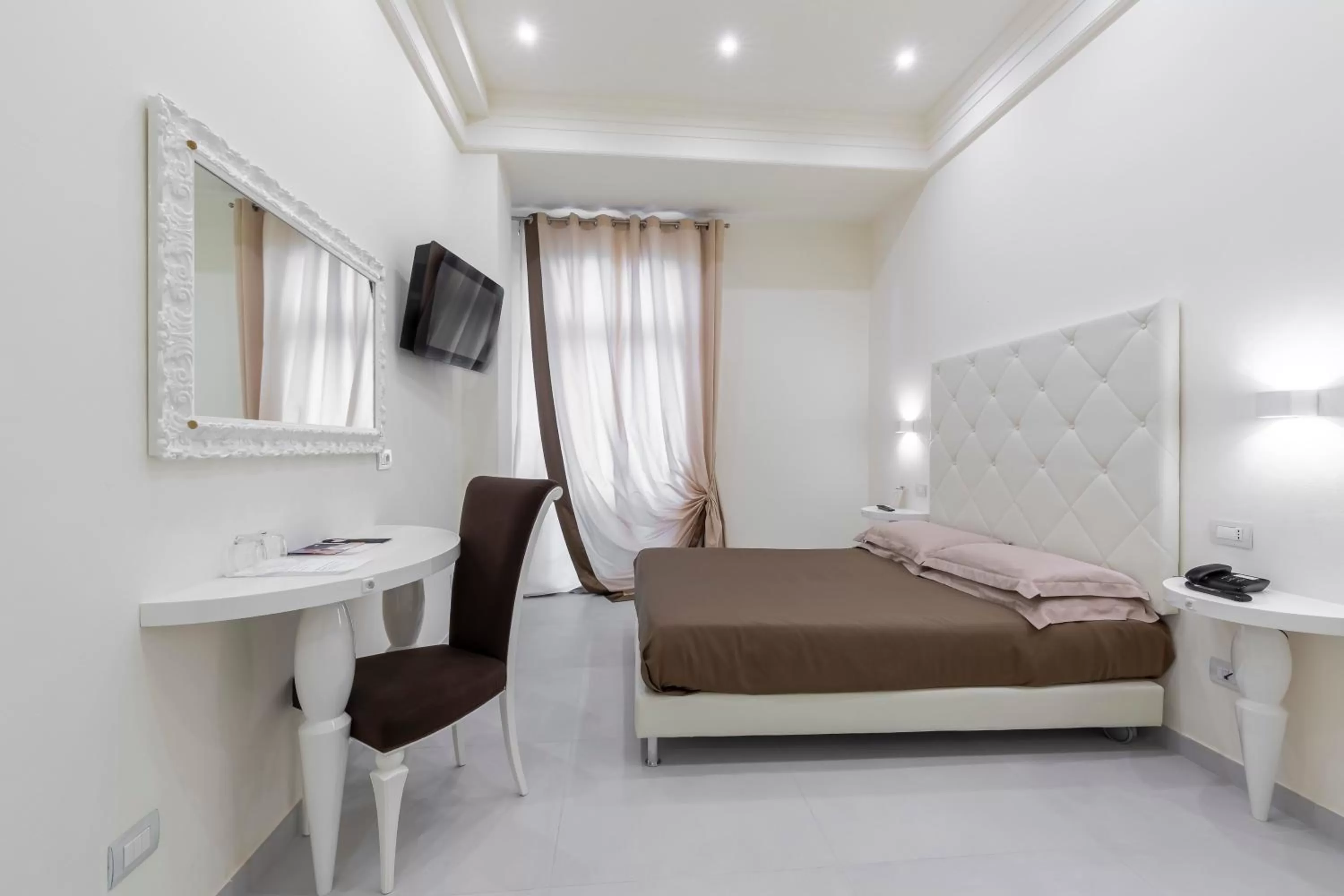 Photo of the whole room, Bed in Hotel Columbia Wellness & Spa