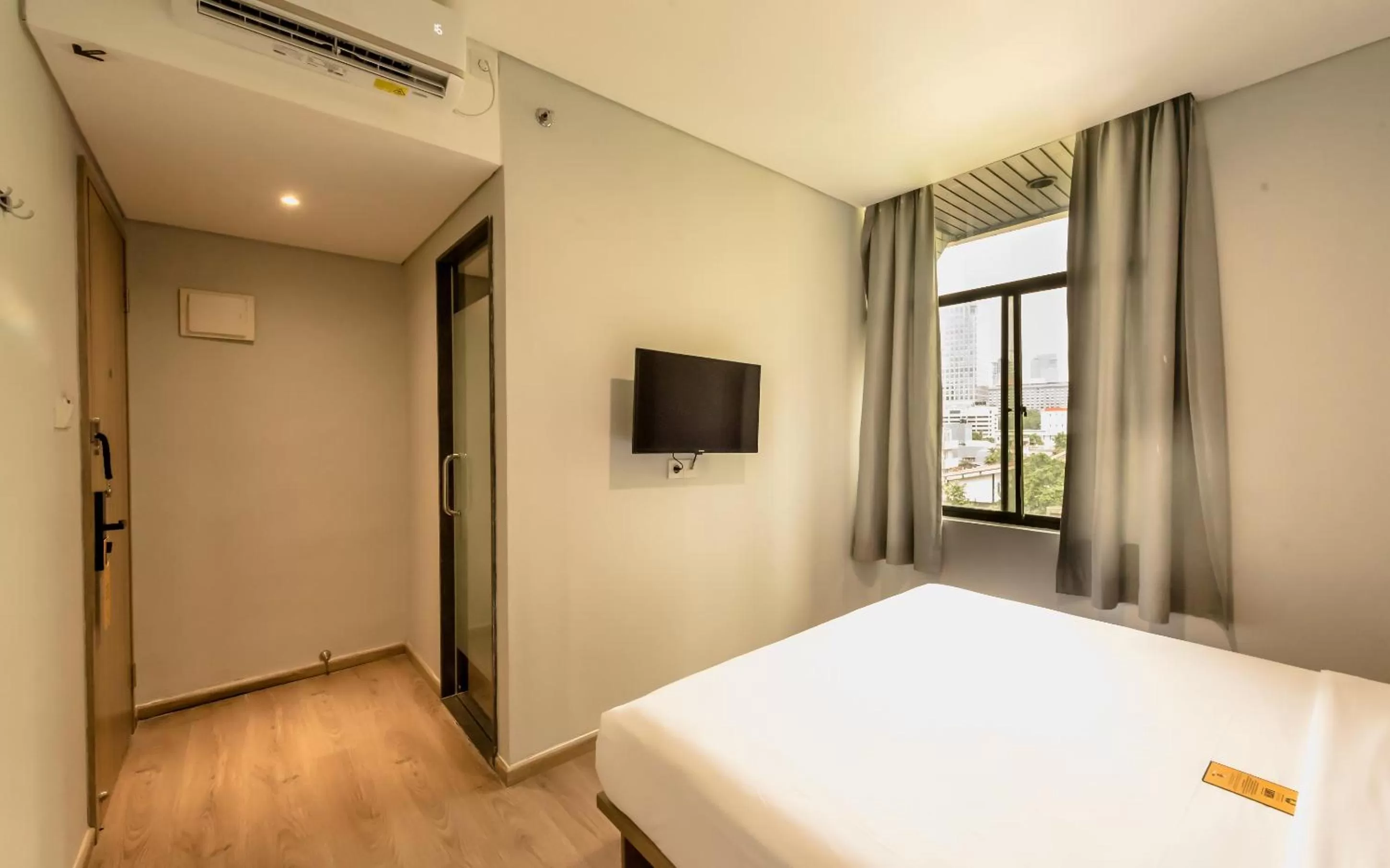 Bed in Yellow Bee Tanah Abang