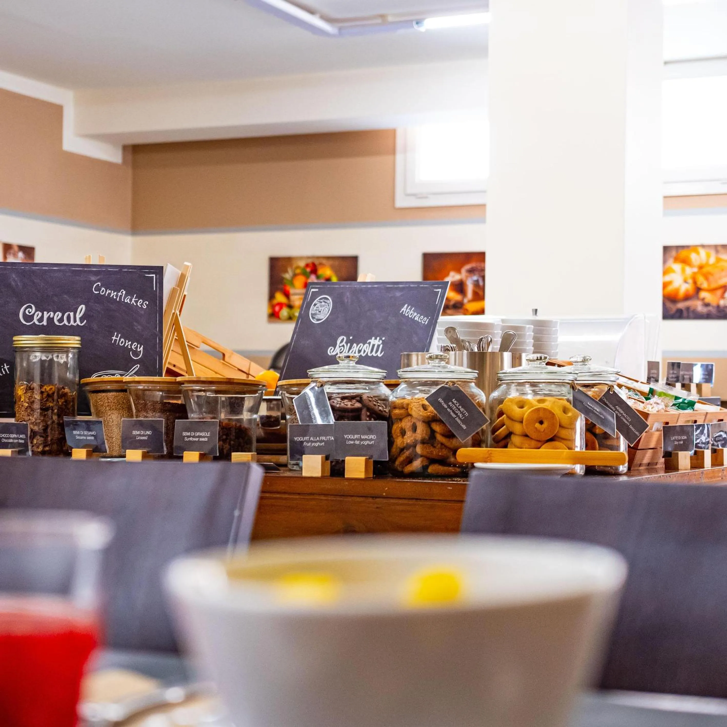 Restaurant/places to eat in Park Hotel Residence