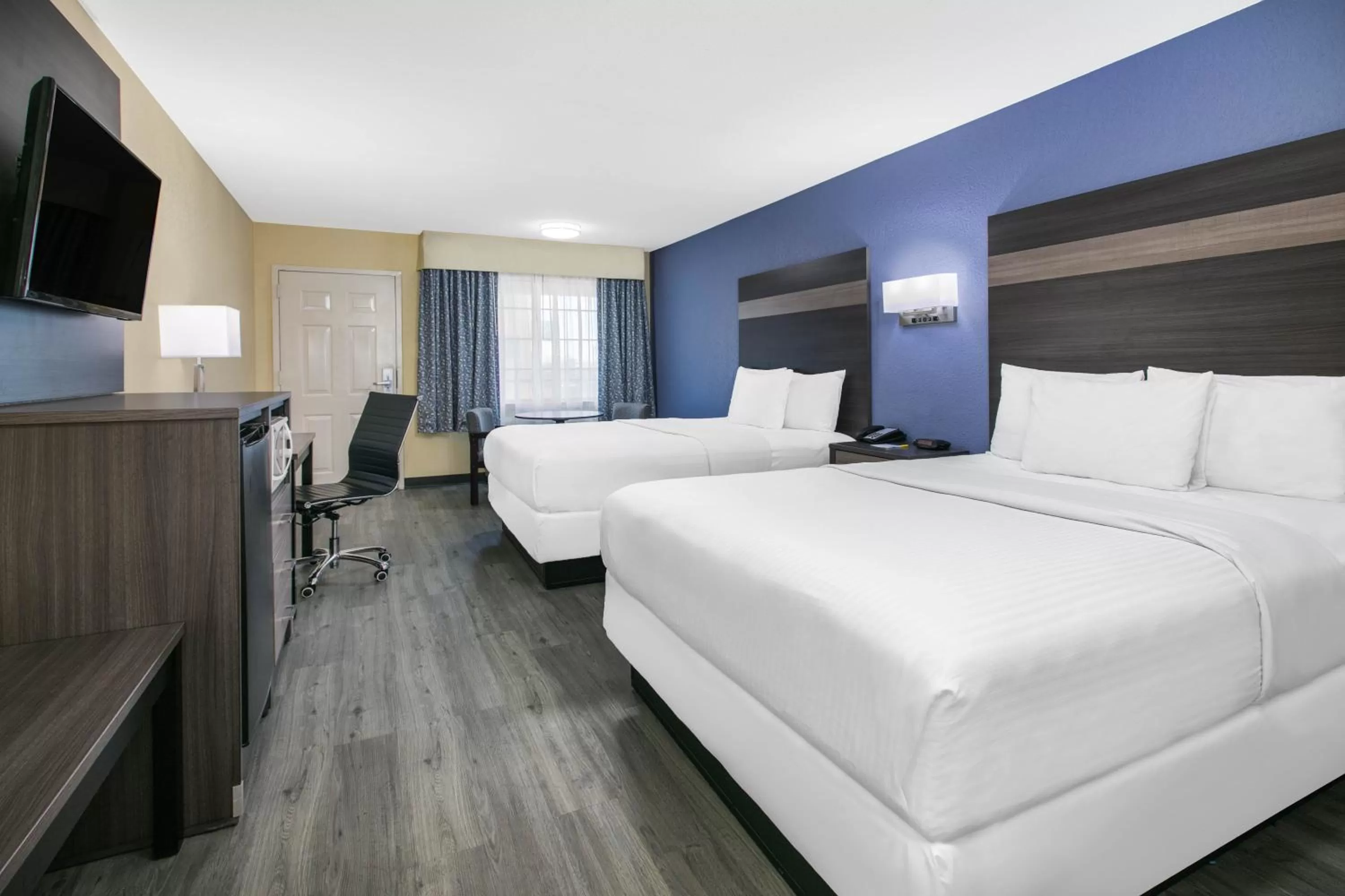 Bed in Days Inn by Wyndham Waco Near Downtown University